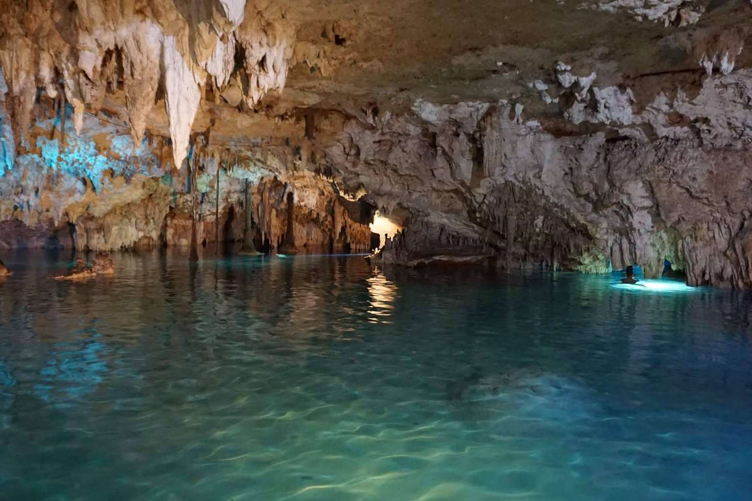 Experiencia inmersiva en los cenotes, la propuesta de Tierras Mayas