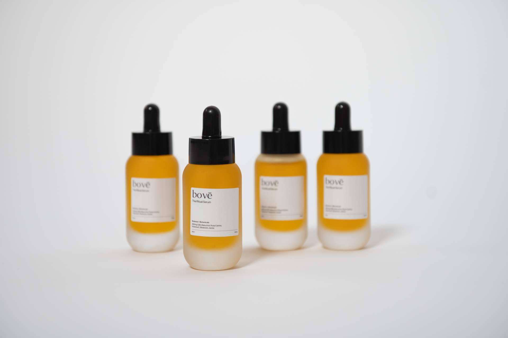 El CBD y la cosmética plant based rejuvenecen y calman la piel, ofreciendo una piel más elástica y luminosa