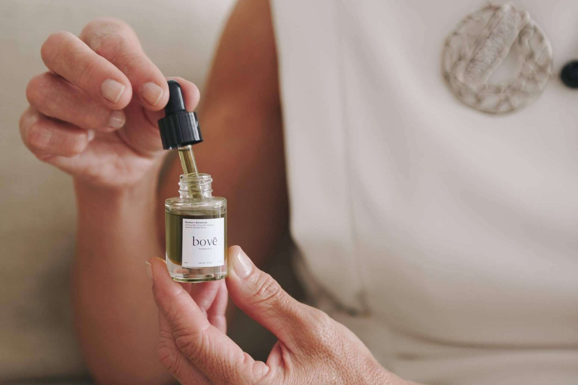 ¿Cuáles son los beneficios del CBD para el dolor, la piel y el insomnio?, por Bovē Health