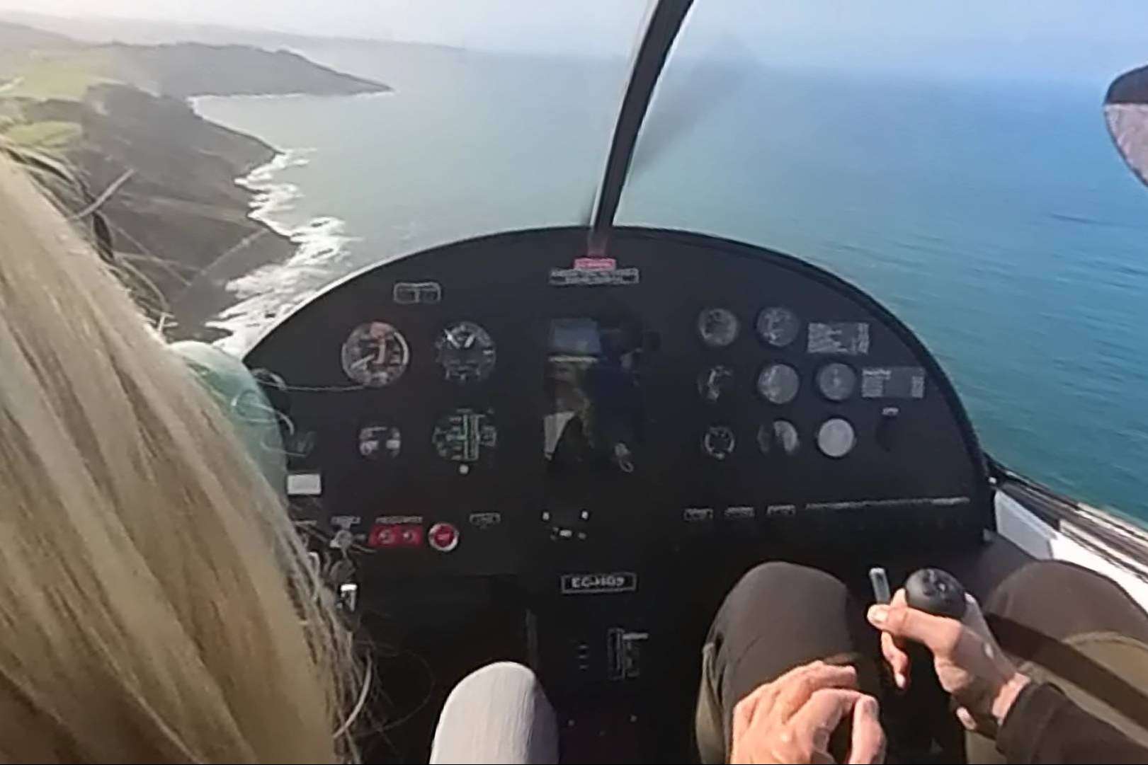 Aterrizar un avión sin tener ni idea de volar, ¿es posible?