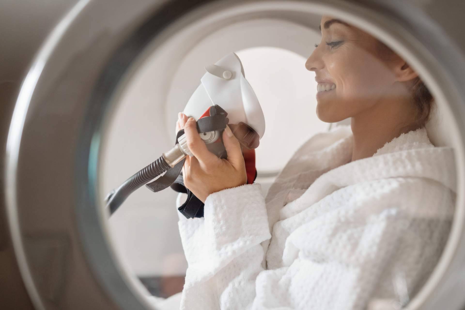 Los beneficios estéticos y anti-aging de una cámara hiperbárica, con O2life
