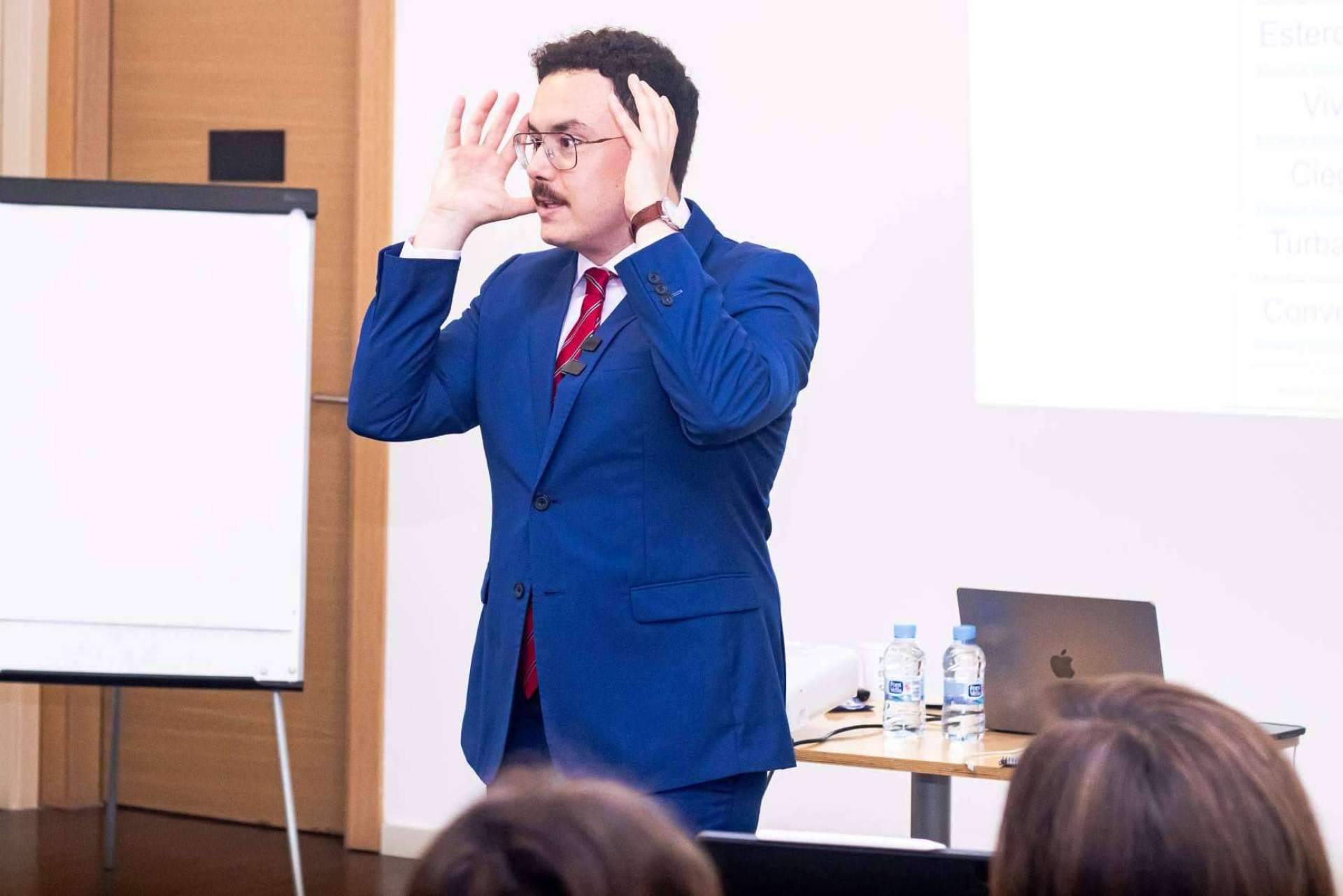 Fernando Miralles habla de la importancia de la comunicación no verbal