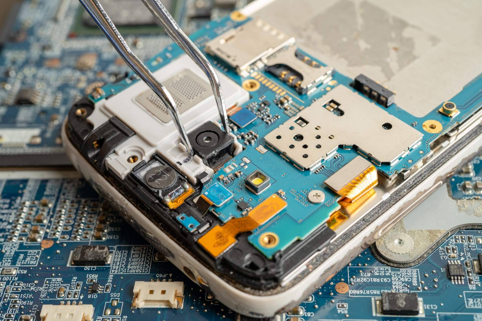 Mundo del Móvil, la solución rápida y eficiente para reparar un teléfono móvil en casa o en tienda