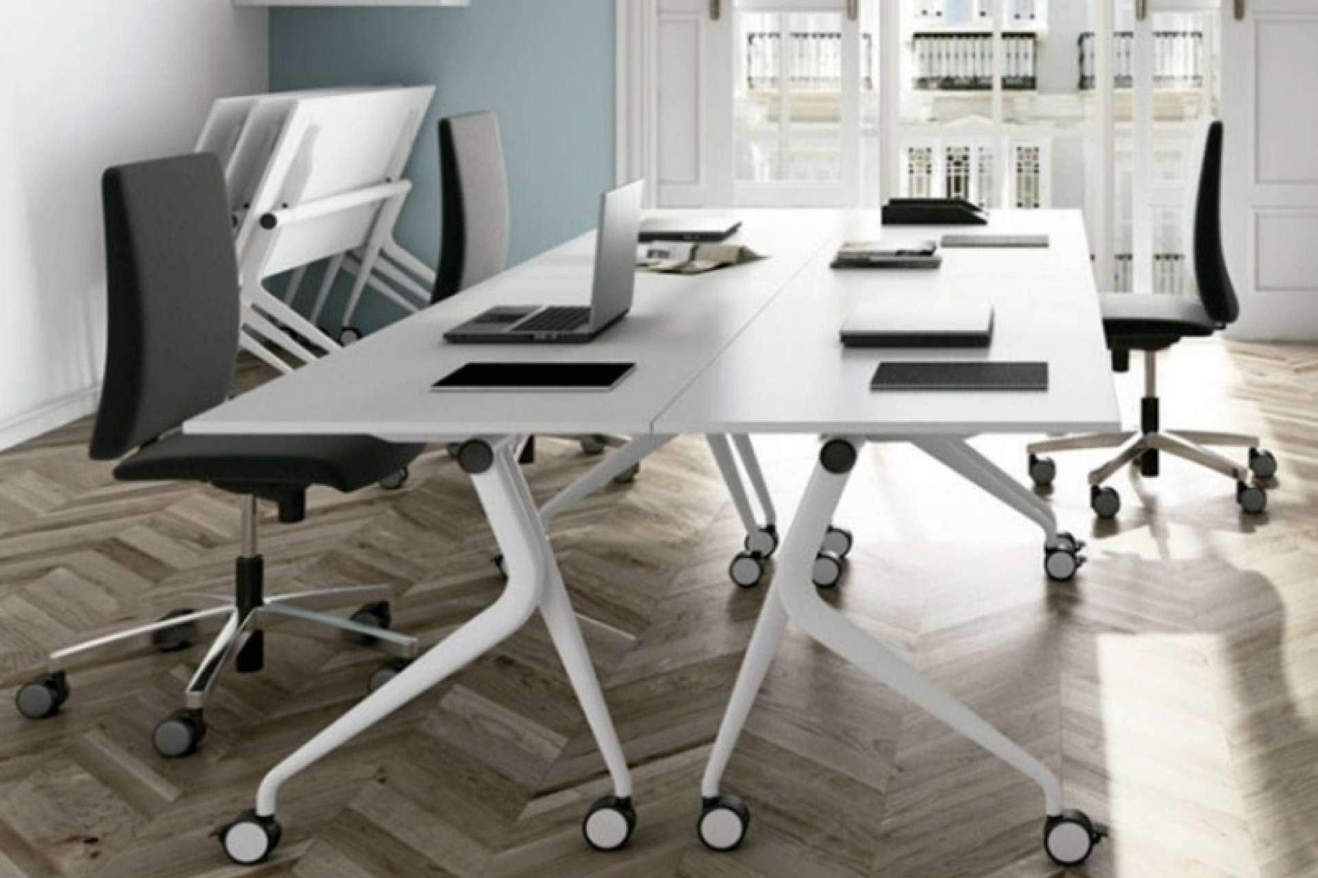 OfficeDeco y sus mesas móviles de oficina para espacios multitarea
