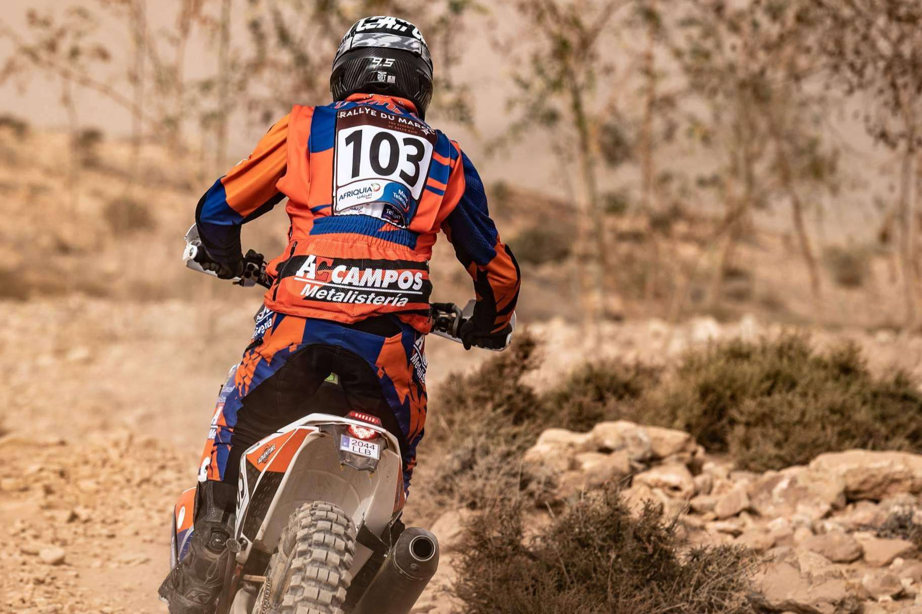 ADHESIVOSEMBARRADOS es una tienda especializada en equipamiento personalizado de motocross y enduro