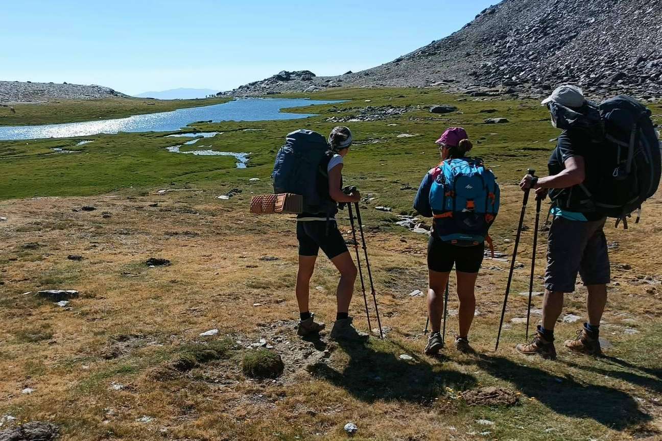 Integral de los tresmiles de Sierra Nevada, una ruta para disfrutar en verano, con Guías Nevada