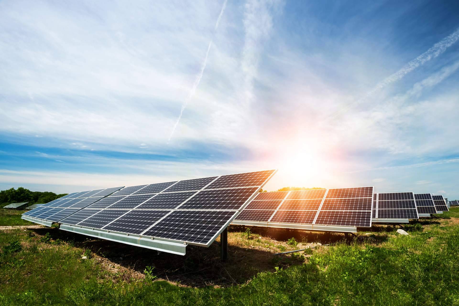 Aprovechar el poder del sol para un futuro sostenible. Instalación de paneles solares con Factorenergía