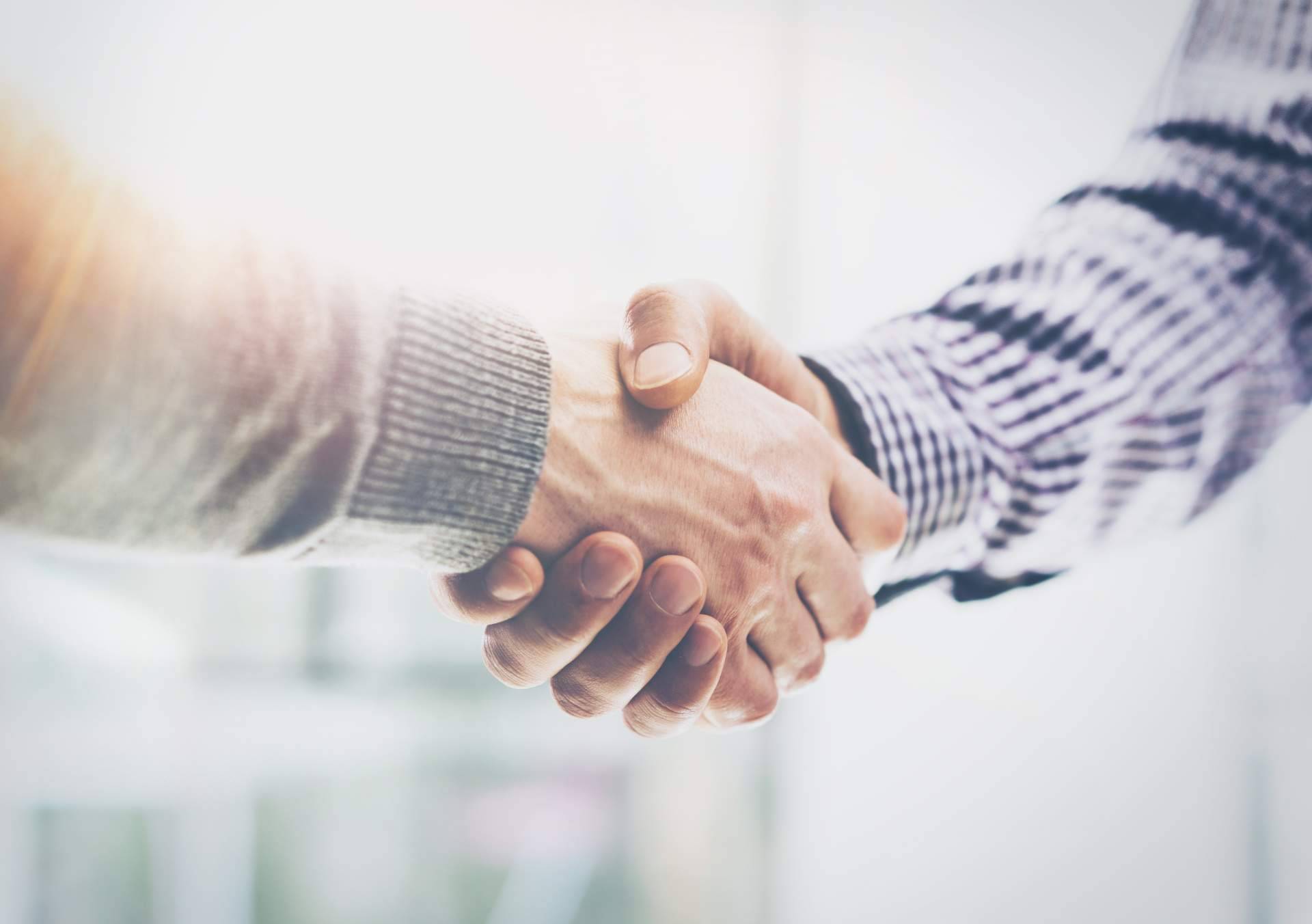 ¿Cuáles son las características del proceso de contratación de Hirint?