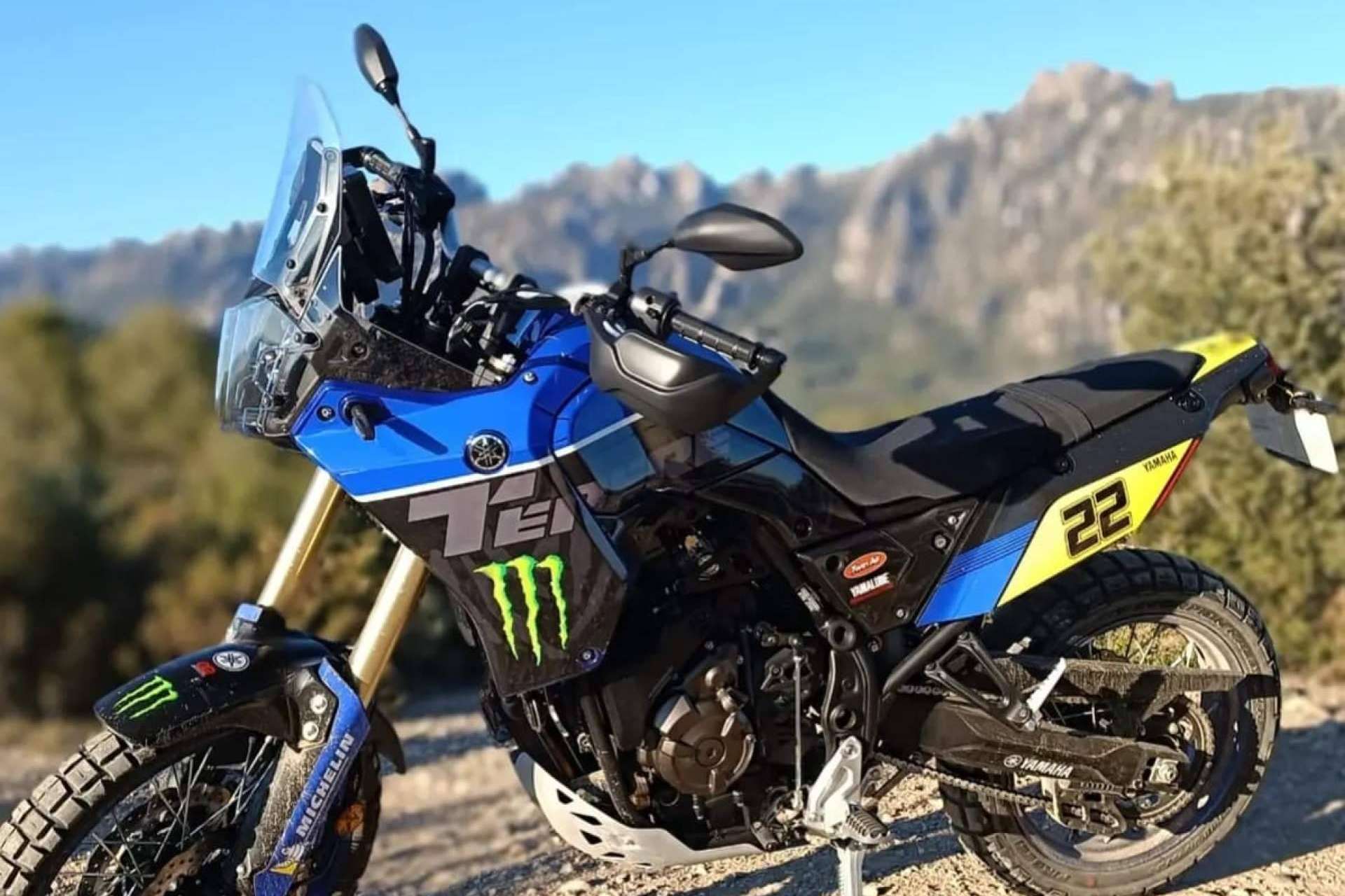 ADHESIVOSEMBARRADOS, la tienda online que ofrece pegatinas personalizadas para motos de alta calidad