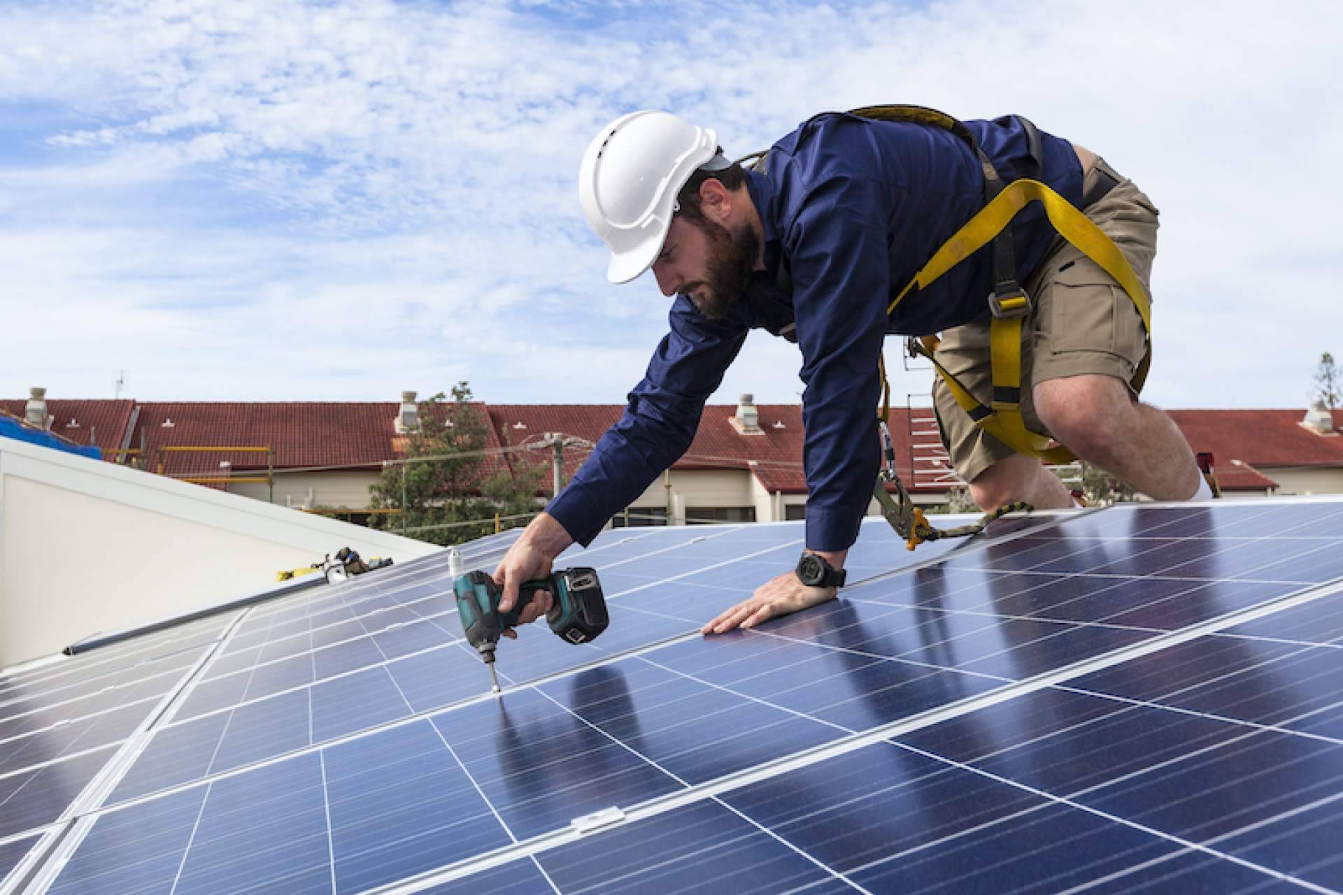 Precios económicos y profesionales en la instalación de placas solares, en Soletec