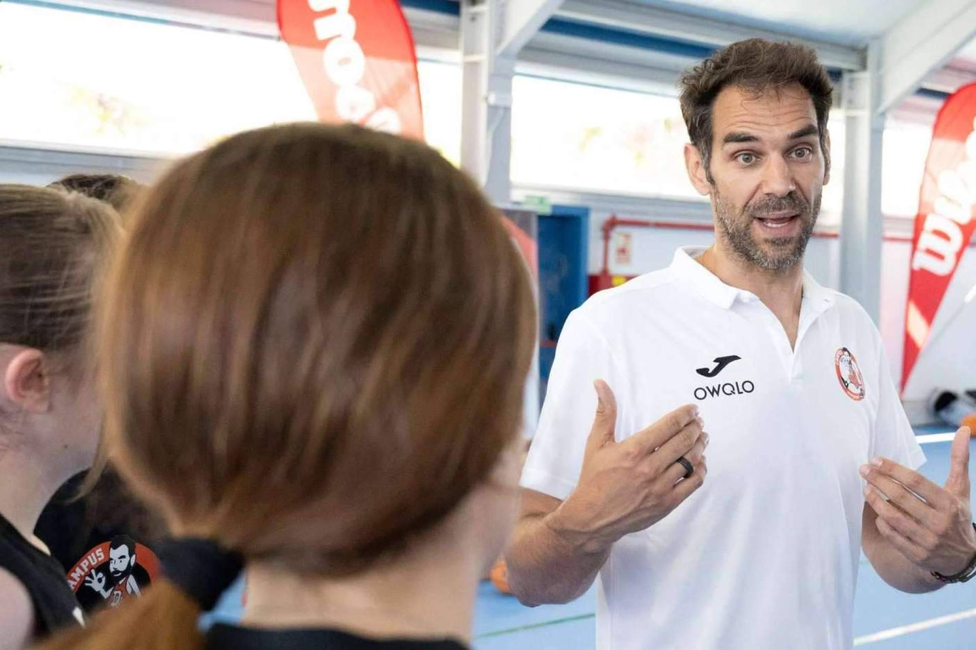 El campus del exjugador NBA José Manuel Calderón reparte más de 100 becas para estudiar en EEUU