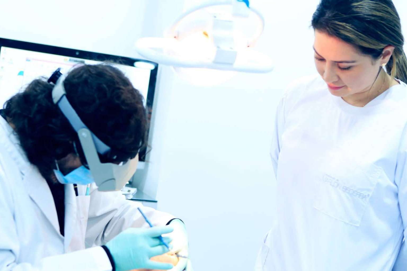 Optimizar la sonrisa a través del diseño de sonrisa de Odontología de Marlon Becerra