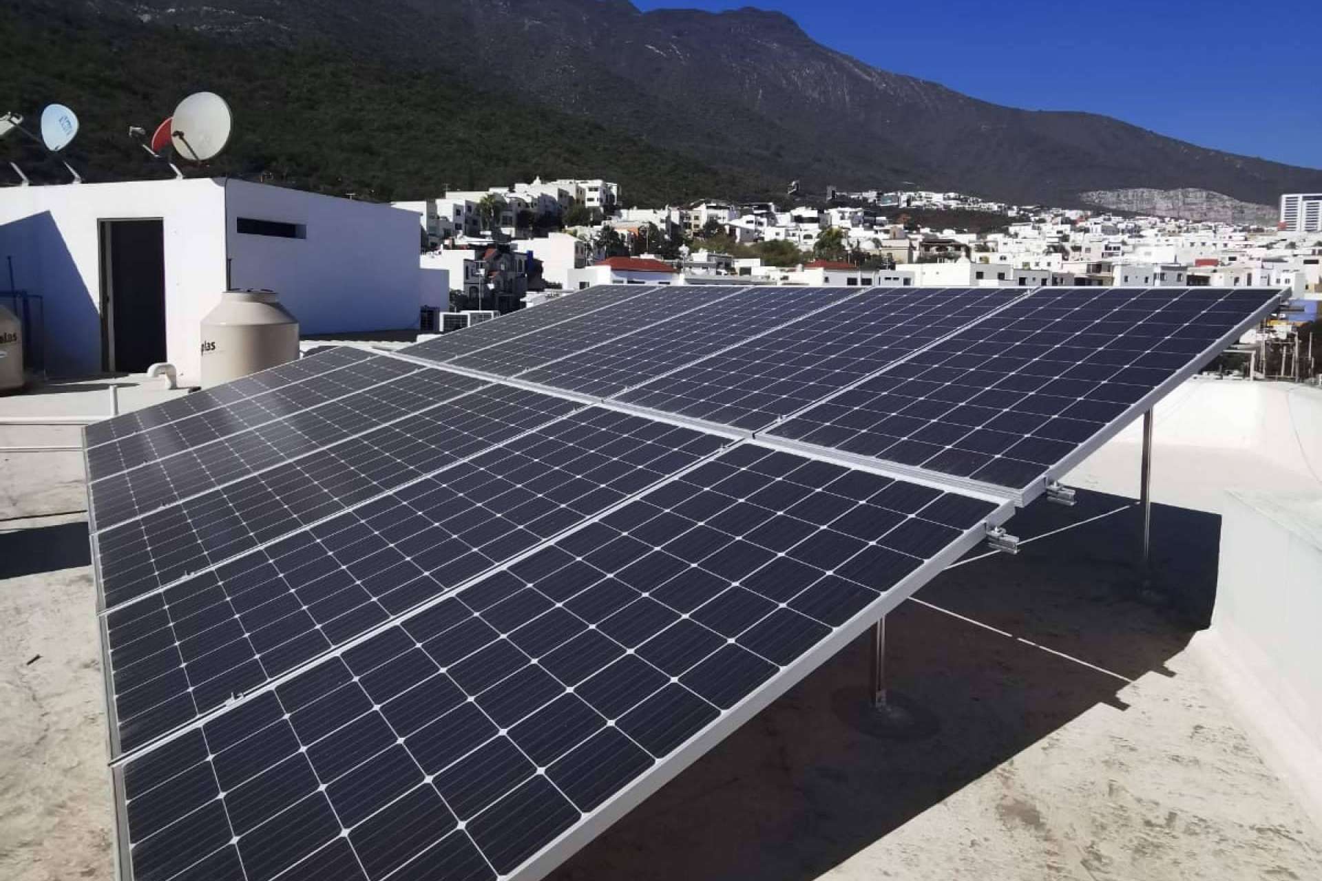 ¿Cómo obtener paneles solares sin invertir un peso?