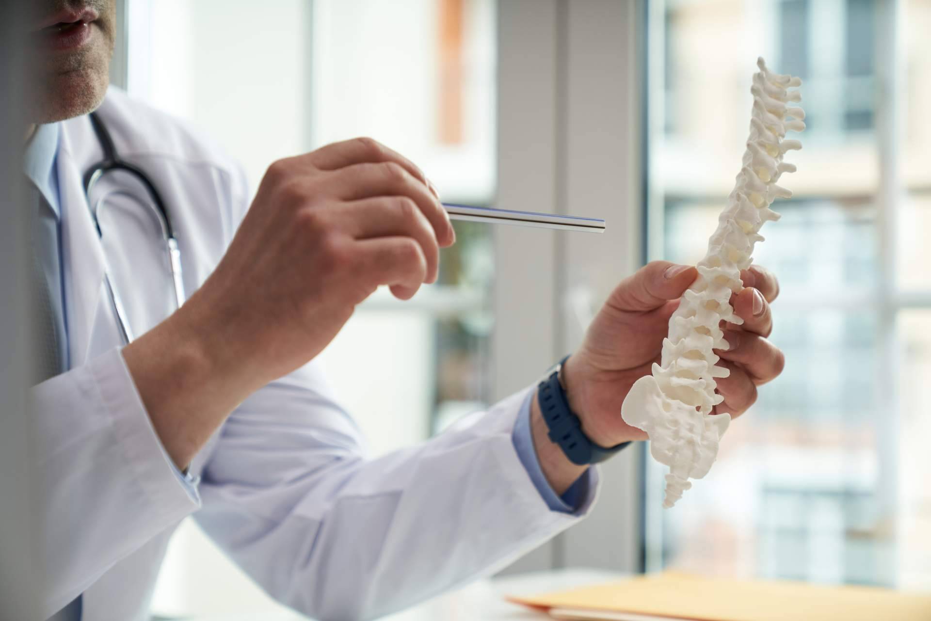 Detectando problemas en la columna; ¿cuándo es hora de acudir al especialista?