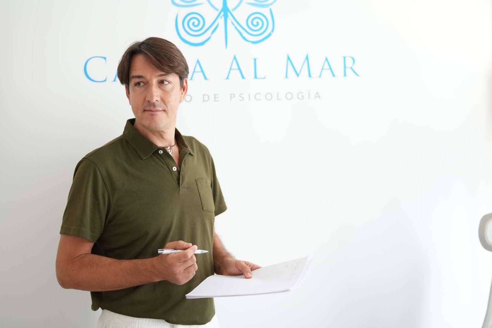 Fernando Pena, autor de Las 10 claves del bienestar, concede una entrevista en el primer aniversario de la publicación de su libro