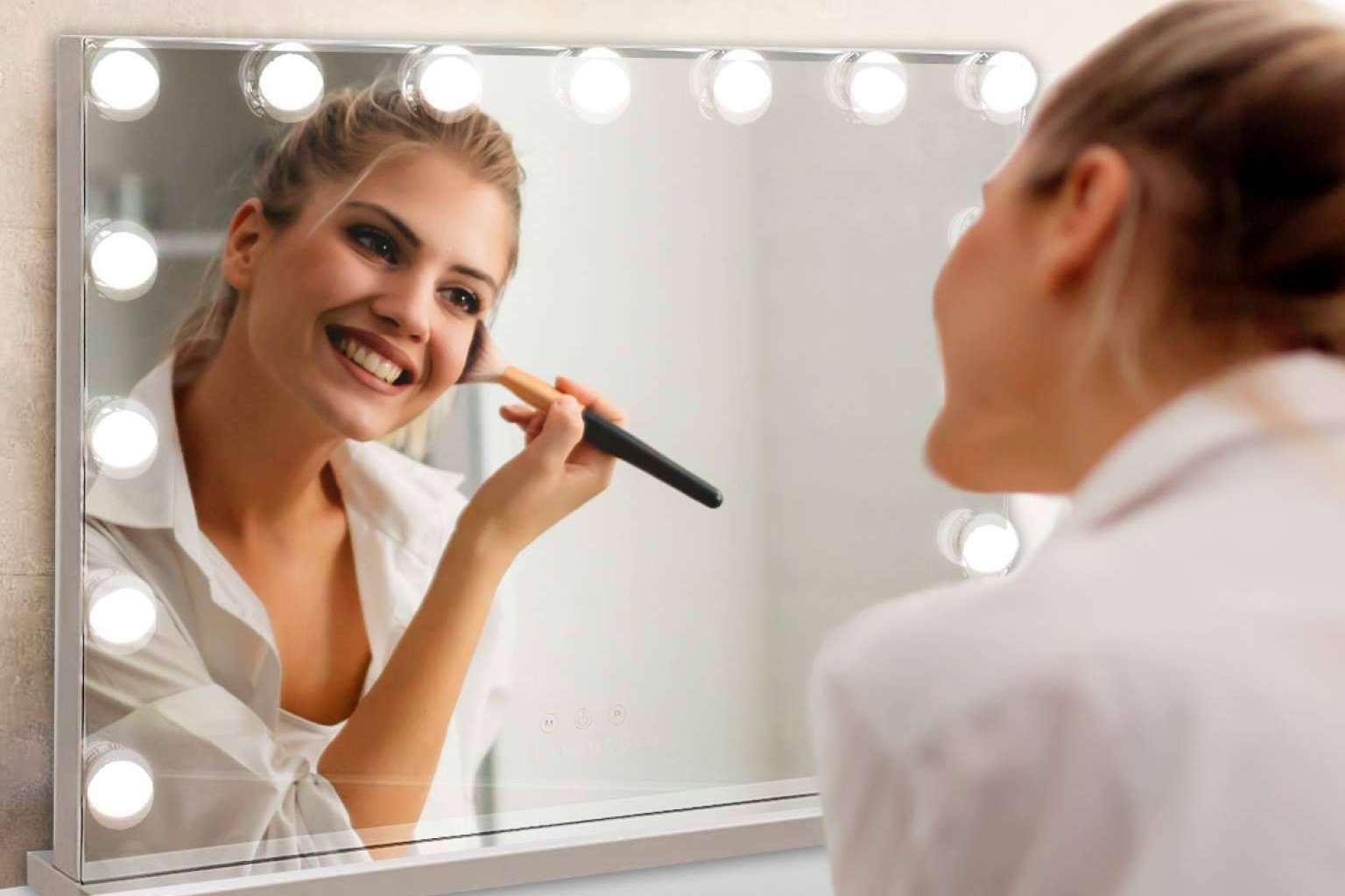 Este espejo con luz de maquillaje de la marca Flamingueo tiene excelentes valoraciones, y en zerca! está a muy buen precio