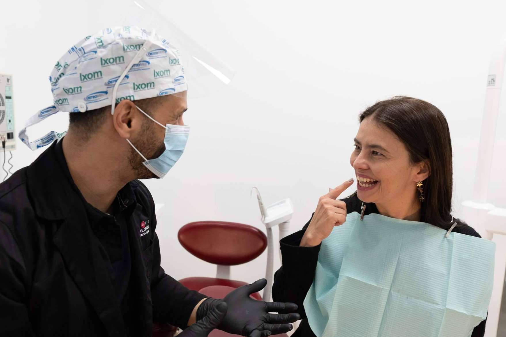 ¿Cómo corregir la sonrisa gingival? Con los expertos de la Clínica Calvo de Mora