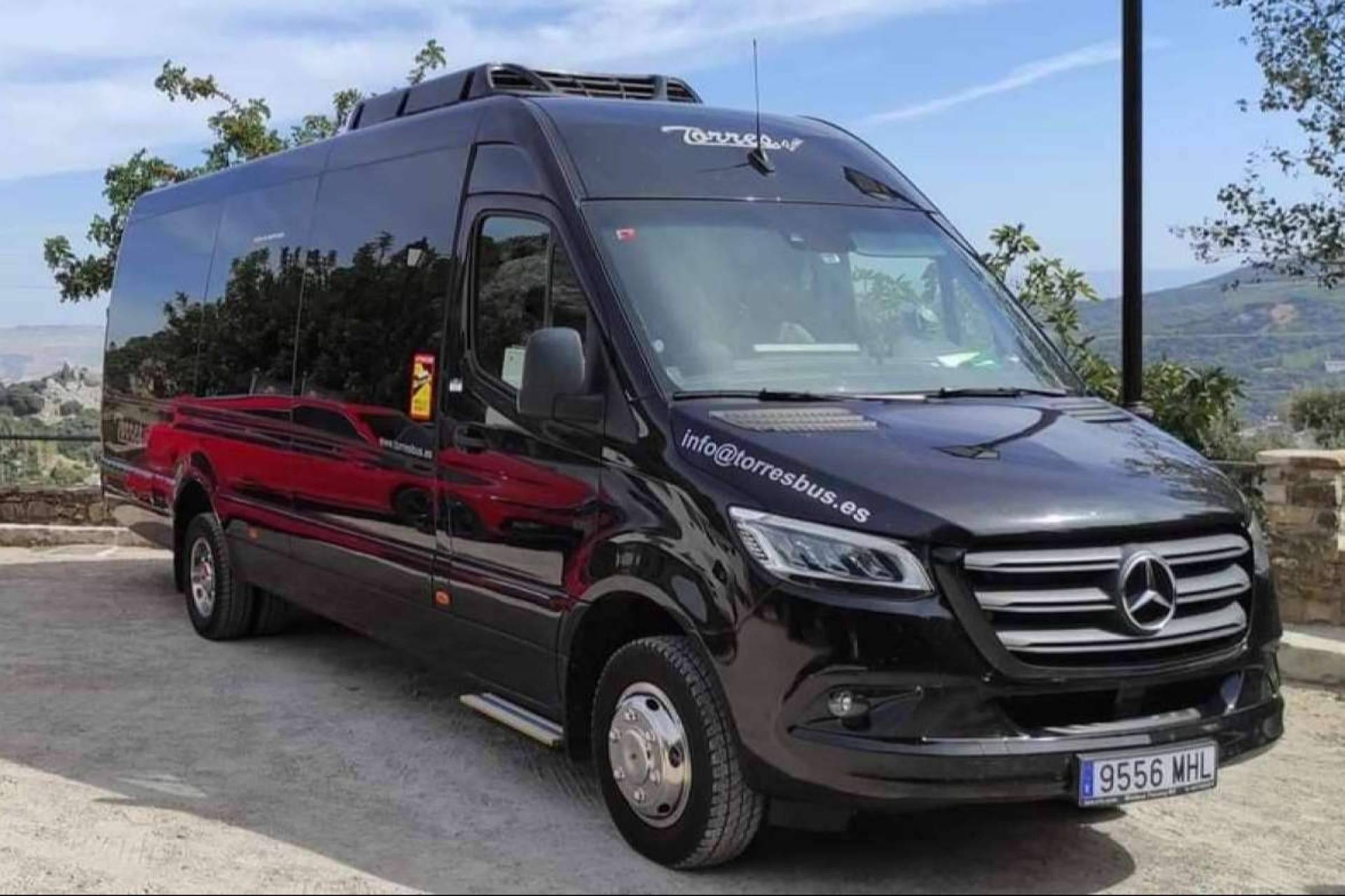 Alquiler de coches de lujo en Madrid con Torres Bus