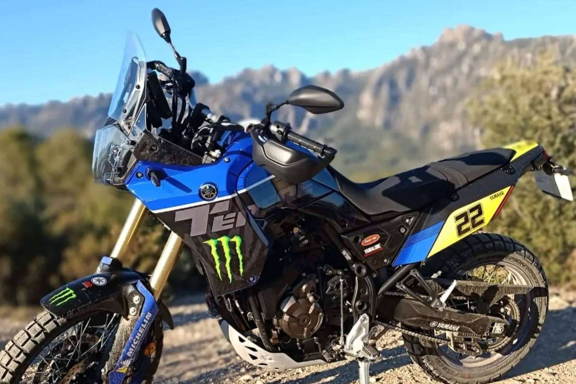 ADHESIVOSEMBARRADOS, el servicio de adhesivos personalizados moto