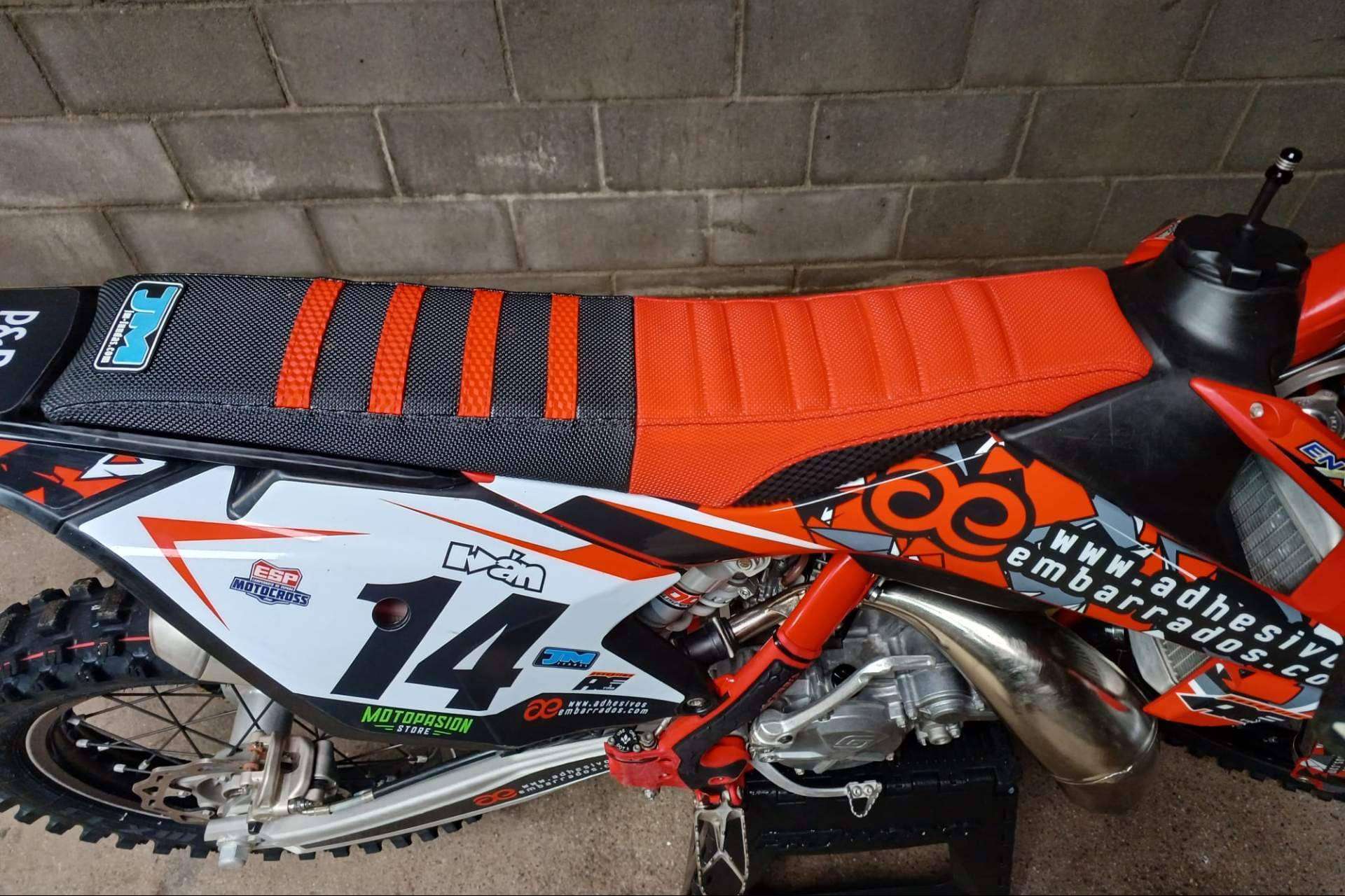 ADHESIVOSEMBARRADOS, el amplio catálogo de funda de asiento de motocross