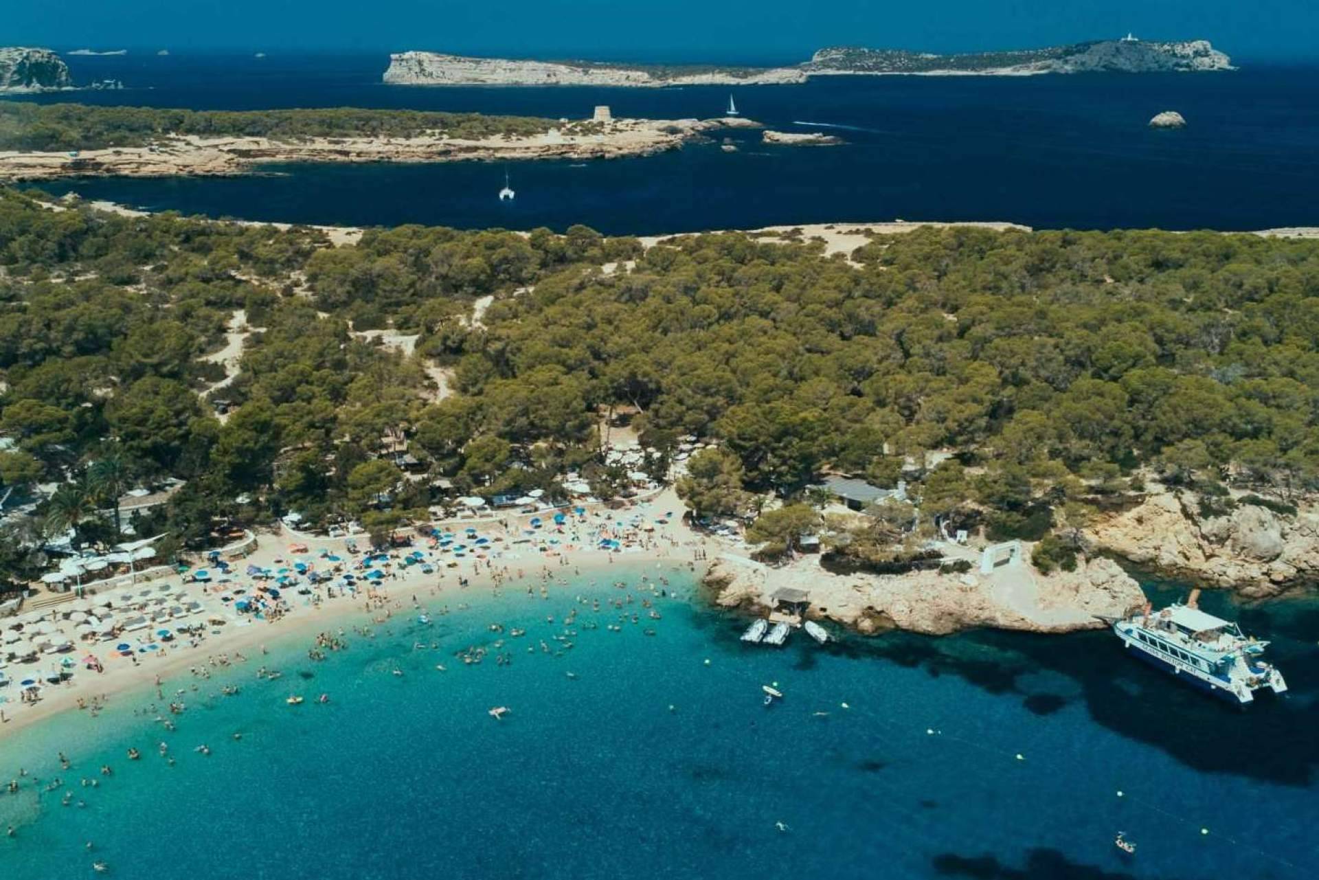 Float Your Boat Ibiza  permite conocer algunas de las mejores playas de Ibiza