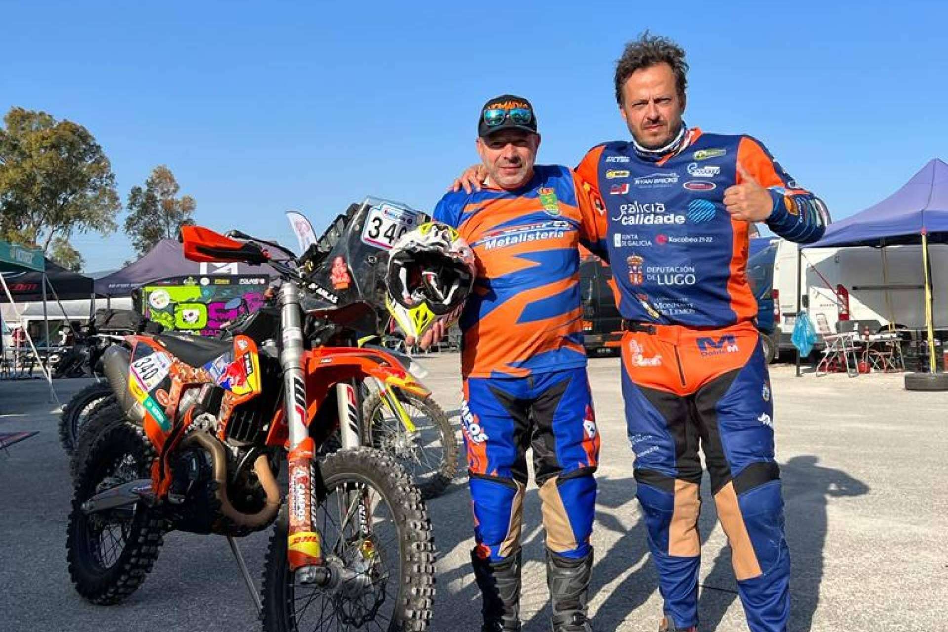 Encontrar un pantalón y camiseta personalizada para motocross en ADHESIVOSEMBARRADOS