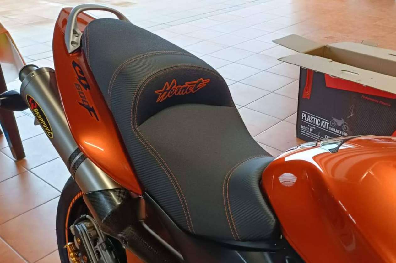 Asientos para motos personalizados con JM-FUNDAS