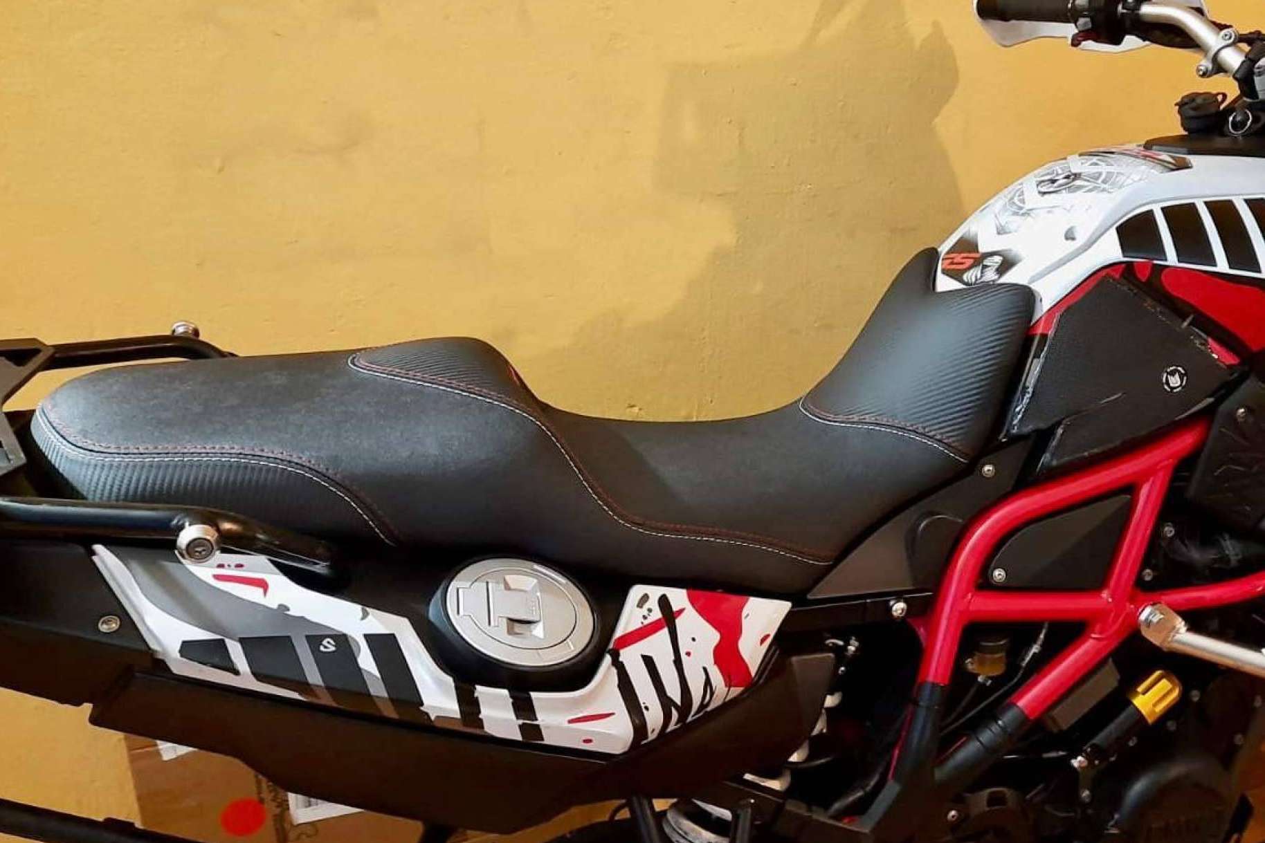 JM-FUNDAS permite personalizar la funda de asiento de una moto