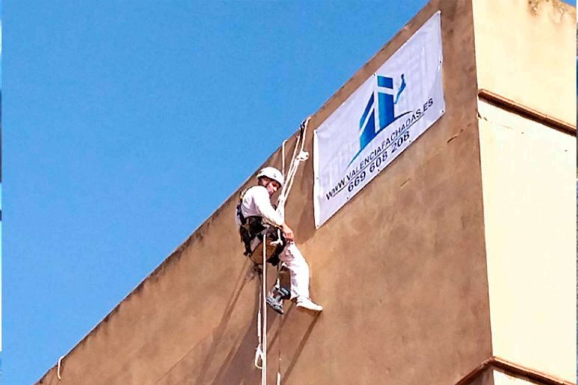 ¿Por qué es esencial contar con profesionales para los trabajos verticales en altura?