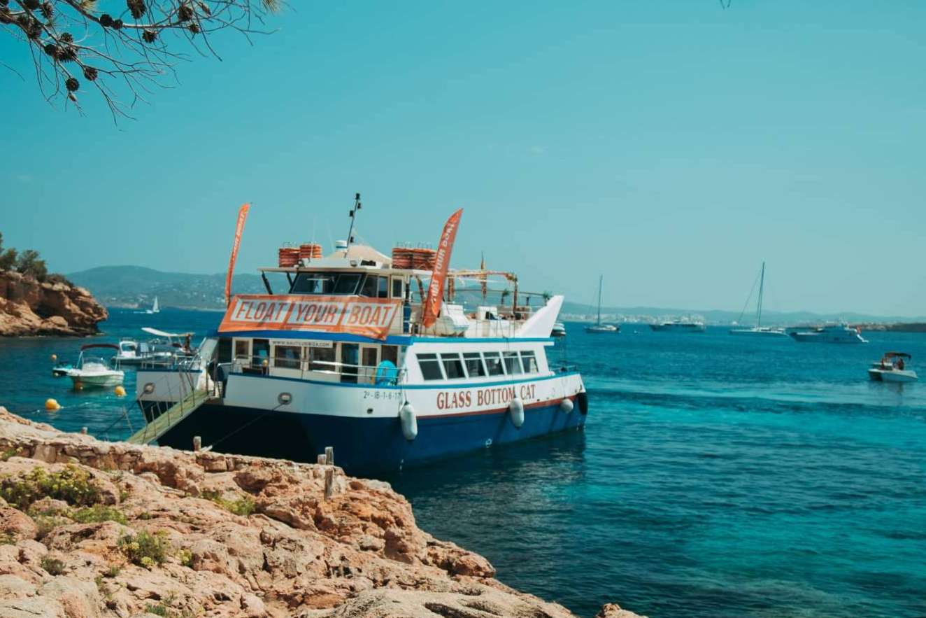 ¿Dónde encontrar eventos en Ibiza en barco para todas las edades? Float Your Boat Ibiza