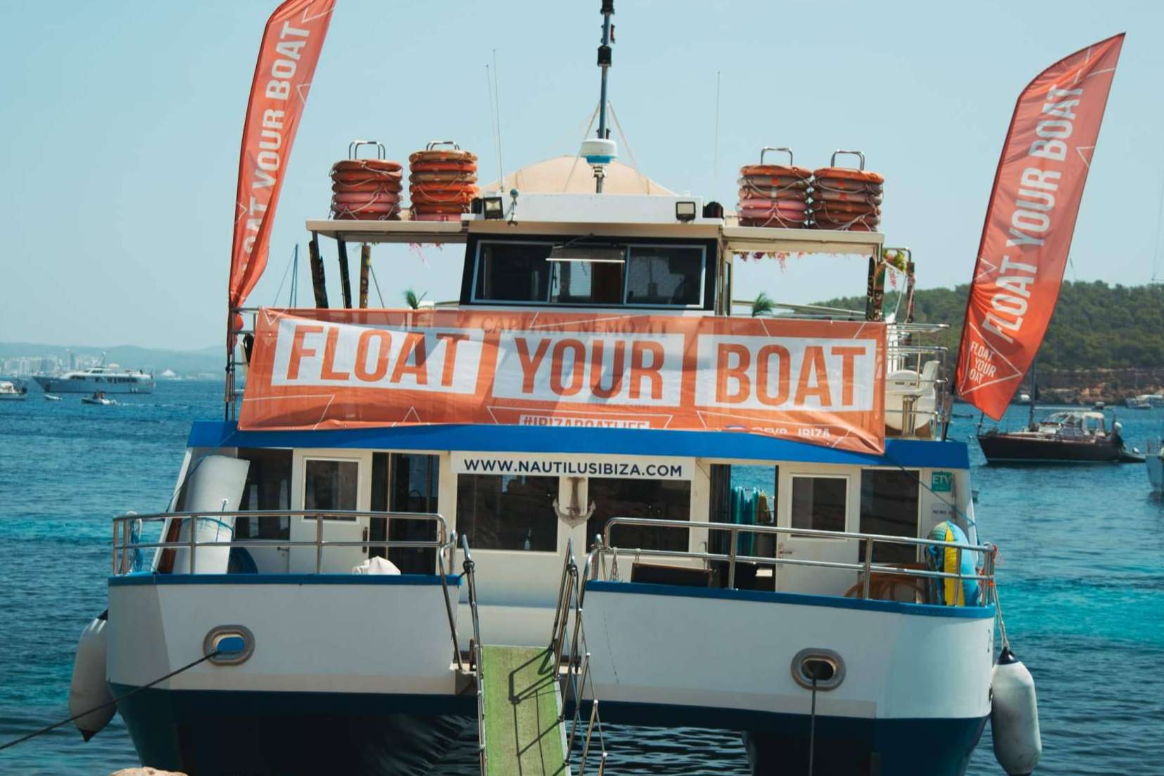 ¿Dónde encontrar un crucero calas de Ibiza con paddle, snorkel, comida y bebidas? Float Your Boat