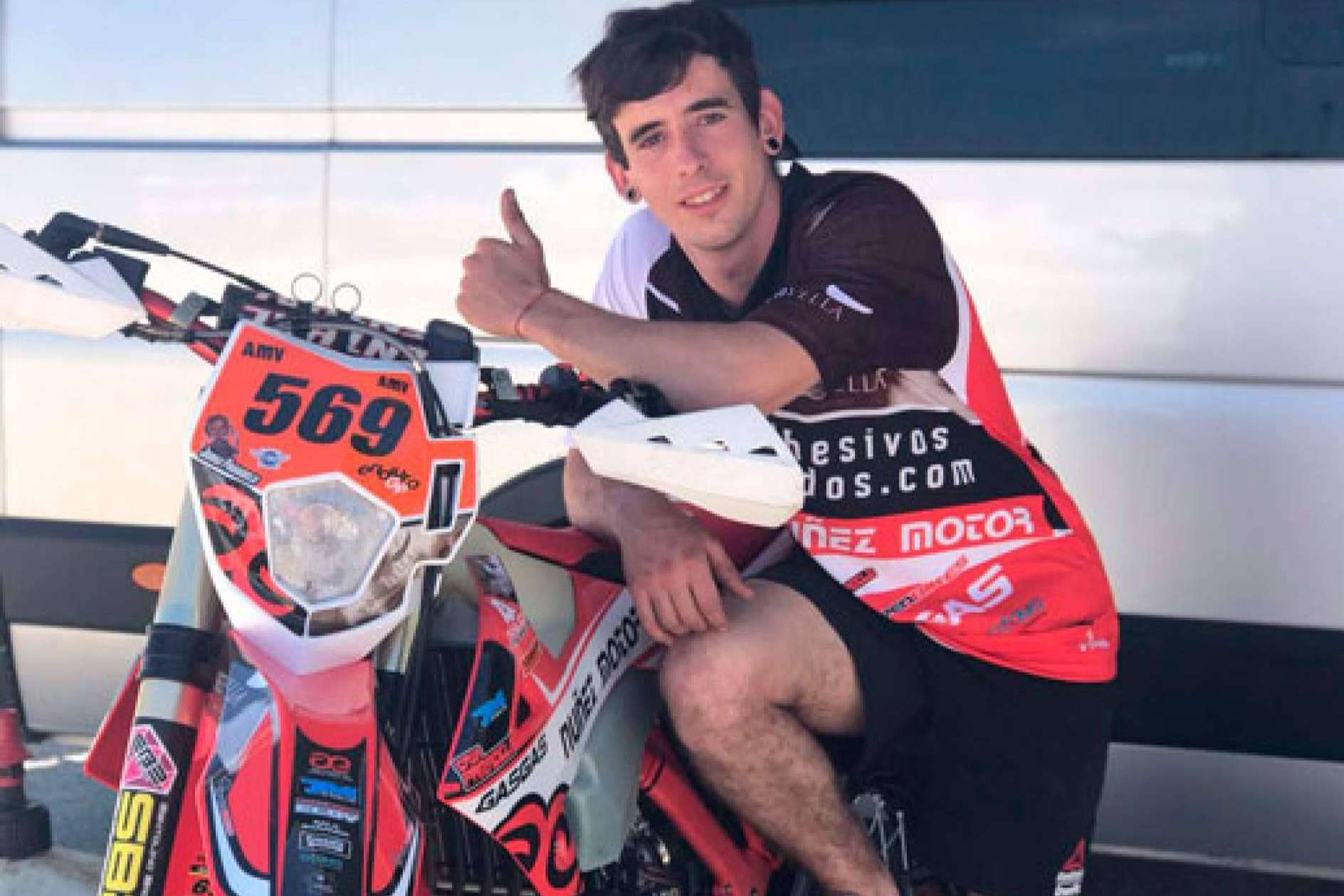 ADHESIVOSEMBARRADOS pone a disposición adhesivos para moto offroad