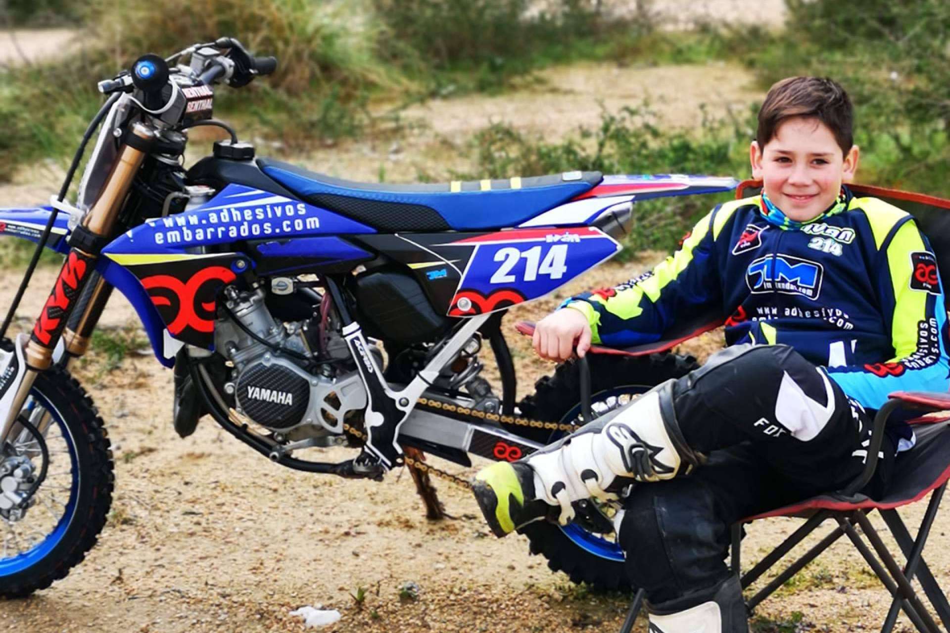 ADHESIVOSEMBARRADOS ofrece plásticos y adhesivos para motos offroad