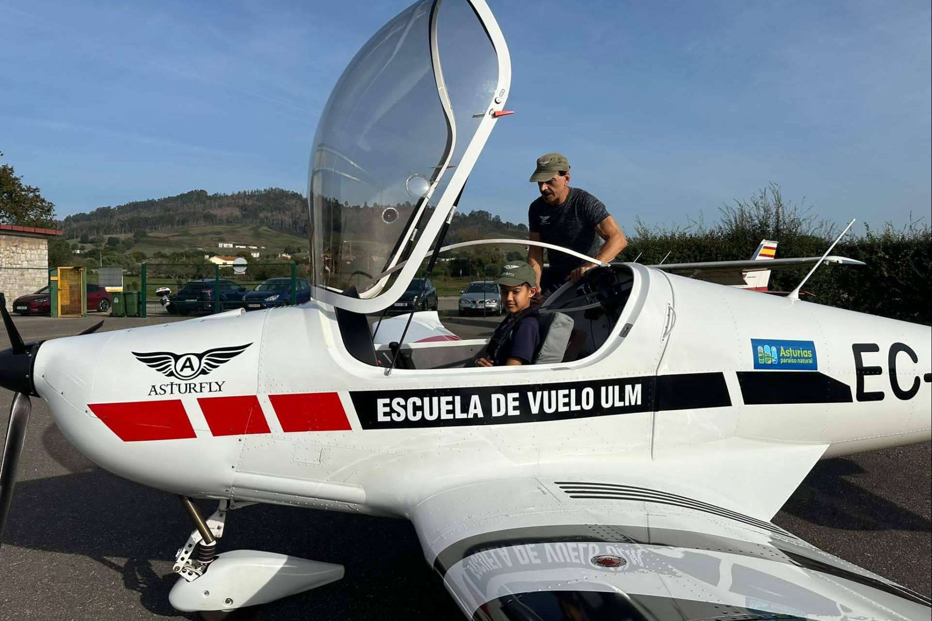 'Volando alto y bajo. Las aventuras de un piloto de avioneta en busca de las mejores vistas del mundo' (Asturias)