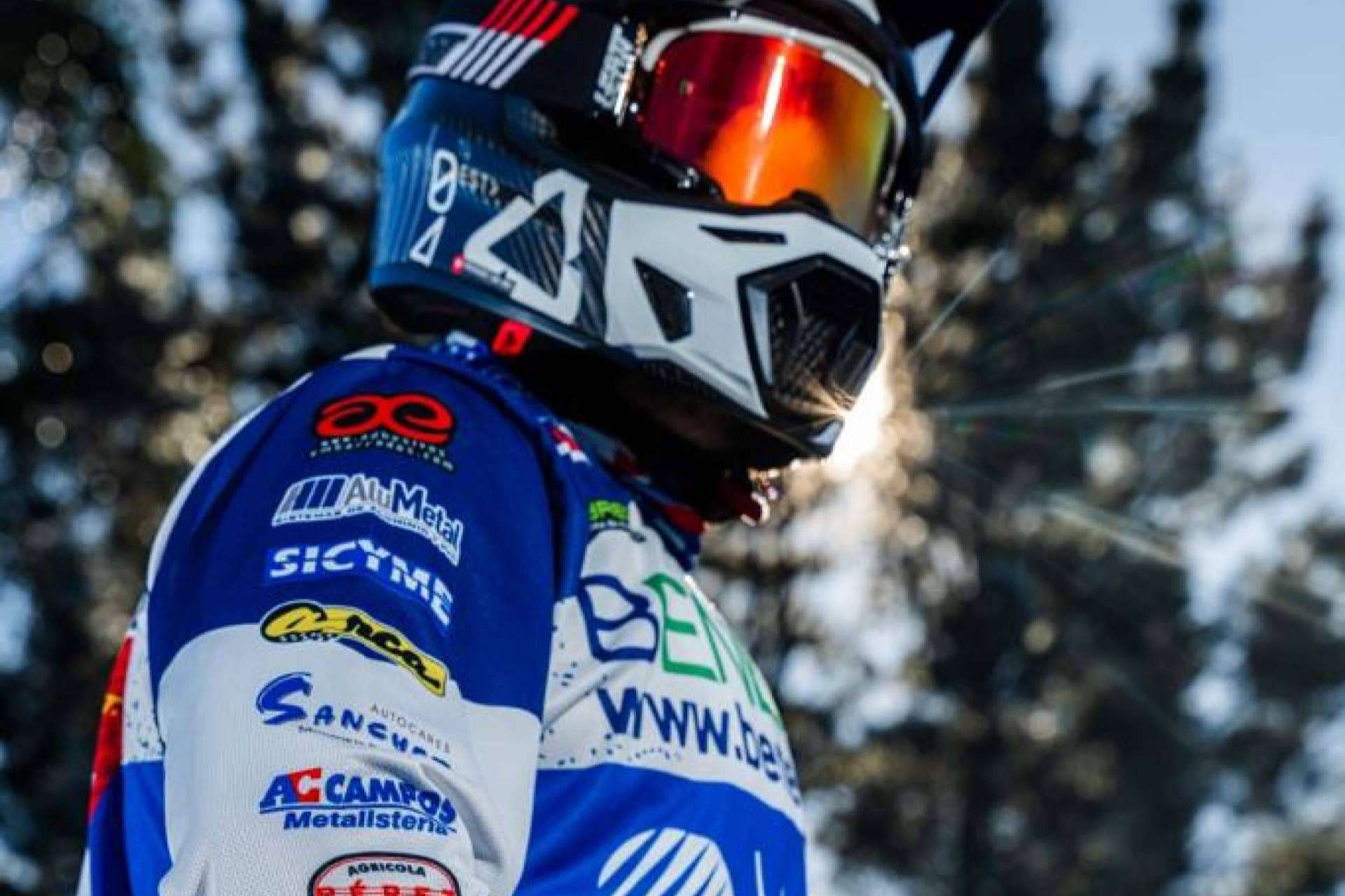 ADHESIVOSEMBARRADOS ofrece ropa personalizada para offroad para pilotos exigentes