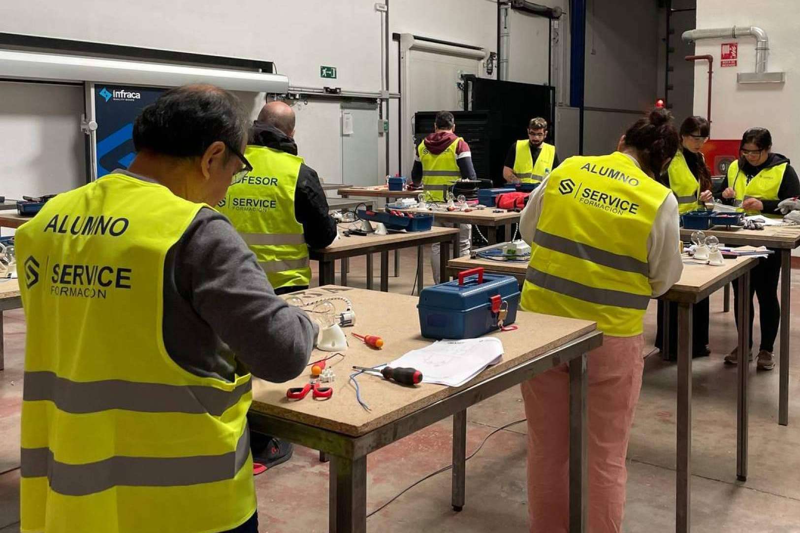 Formación humana y profesional acorde con el mundo académico y laboral en Servicedoor Formación