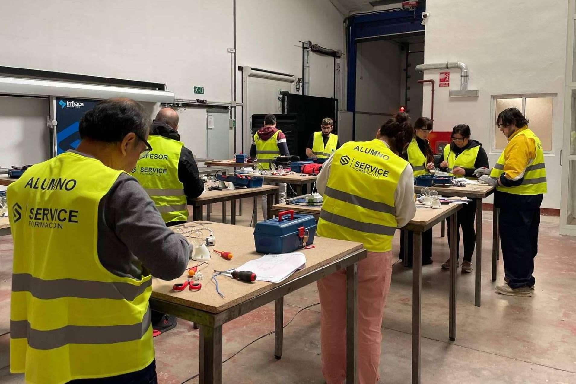 ¿Dónde encontrar un centro de formación acreditado por el SEPE y la Comunidad de Madrid? Servicedoor Formación