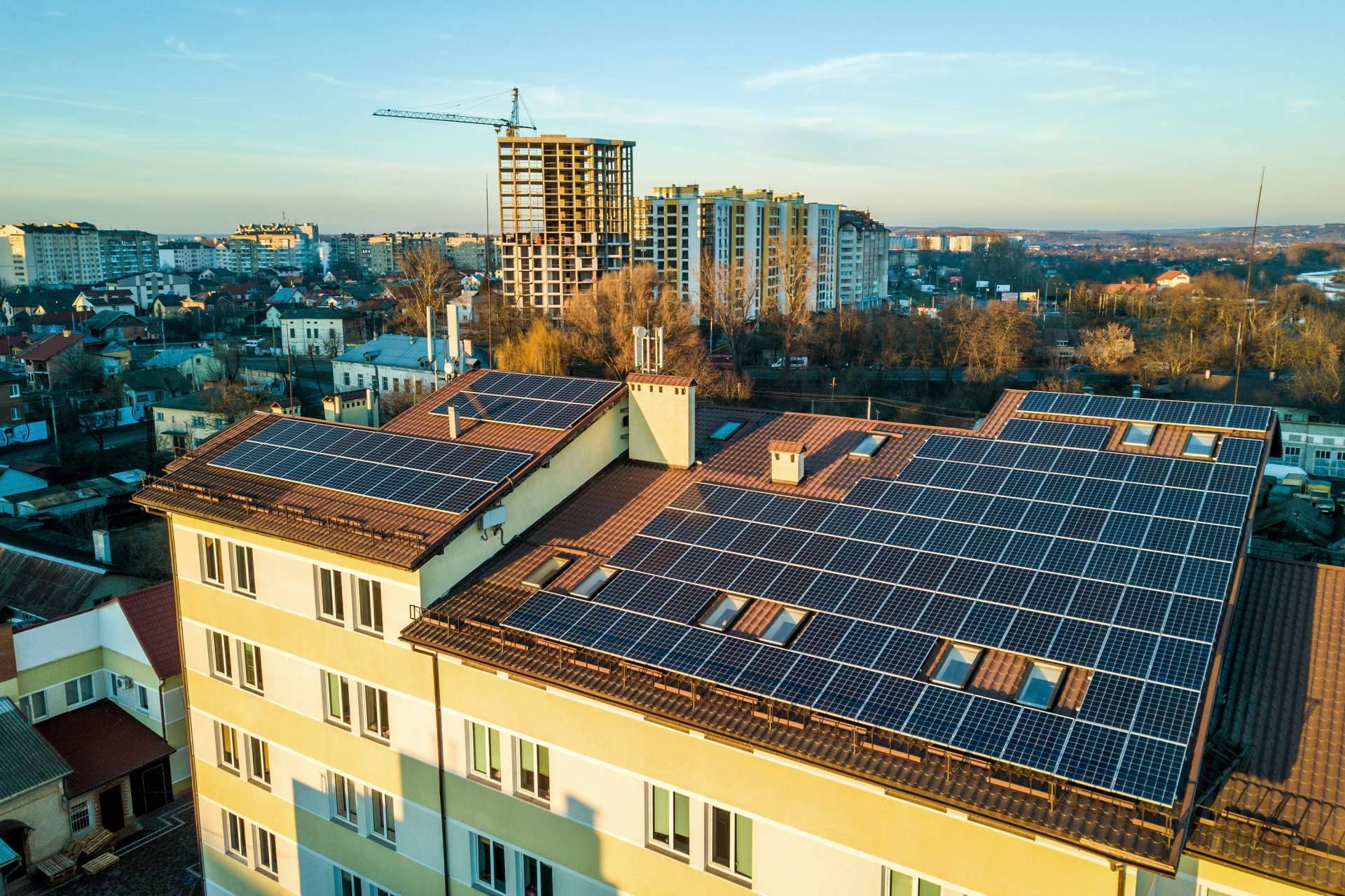 Cireval ofrece soluciones tecnológicas avanzadas para gestionar las instalaciones fotovoltaicas en el hogar desde el móvil