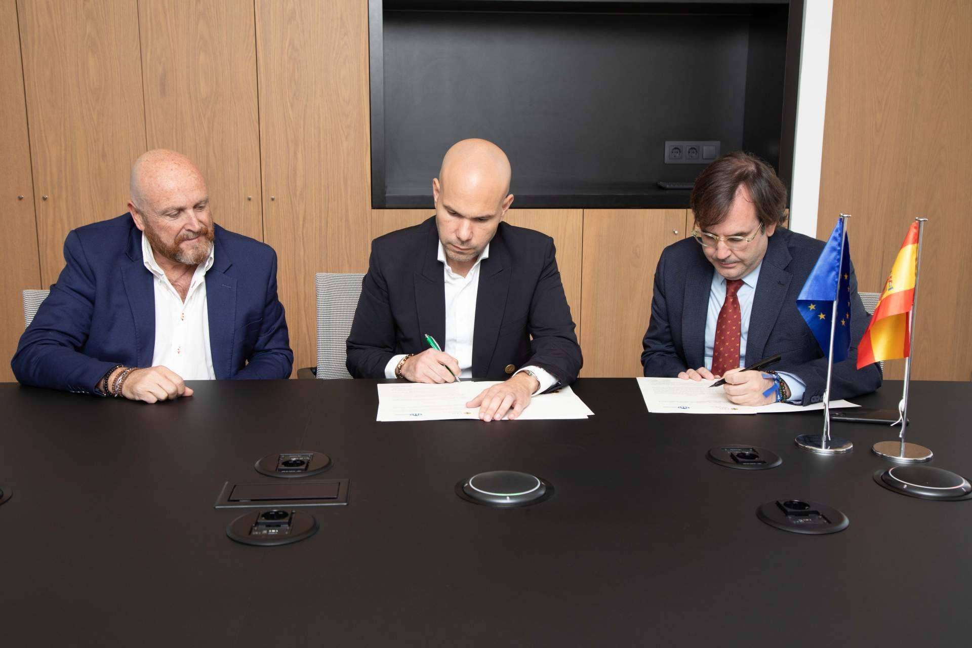 Universidad CEU Cardenal de Herrera realiza un acuerdo con la World Literacy Organization (WLO)