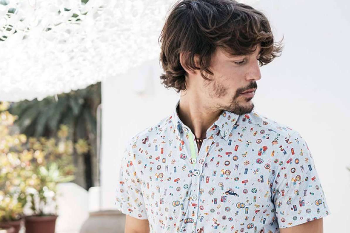 El estilo masculino más vanguardista con las camisas estampadas de Surfcar