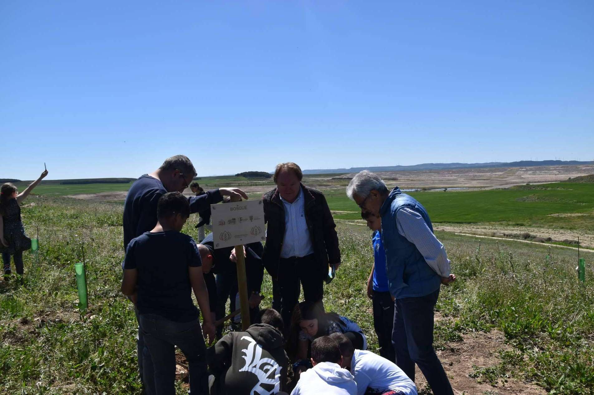 El 8º bosque de ICT Ibérica y Fundación Alcoraz llega a Almudévar