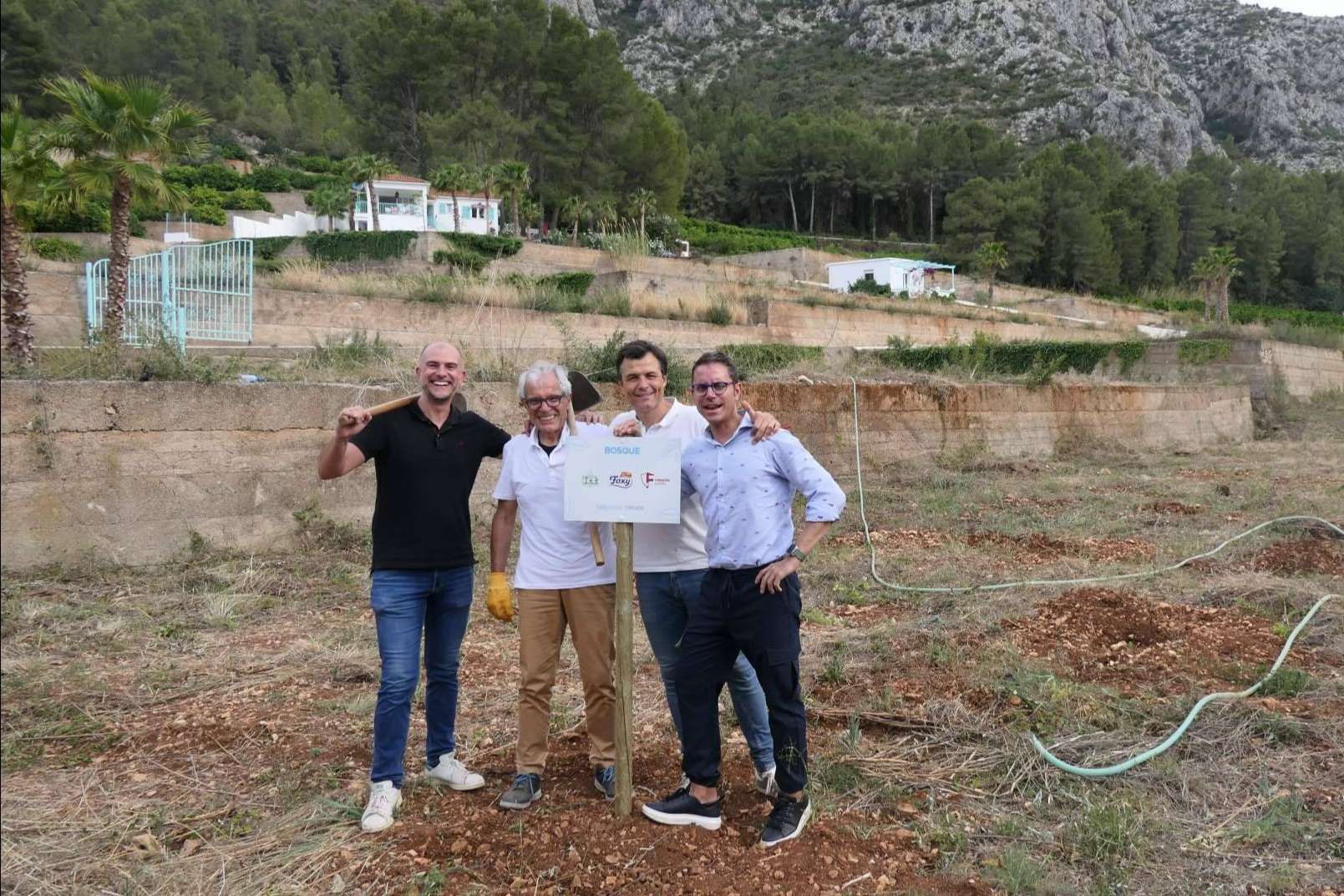 El nuevo bosque de 'Juega tu papel' se planta en Pego, Alicante