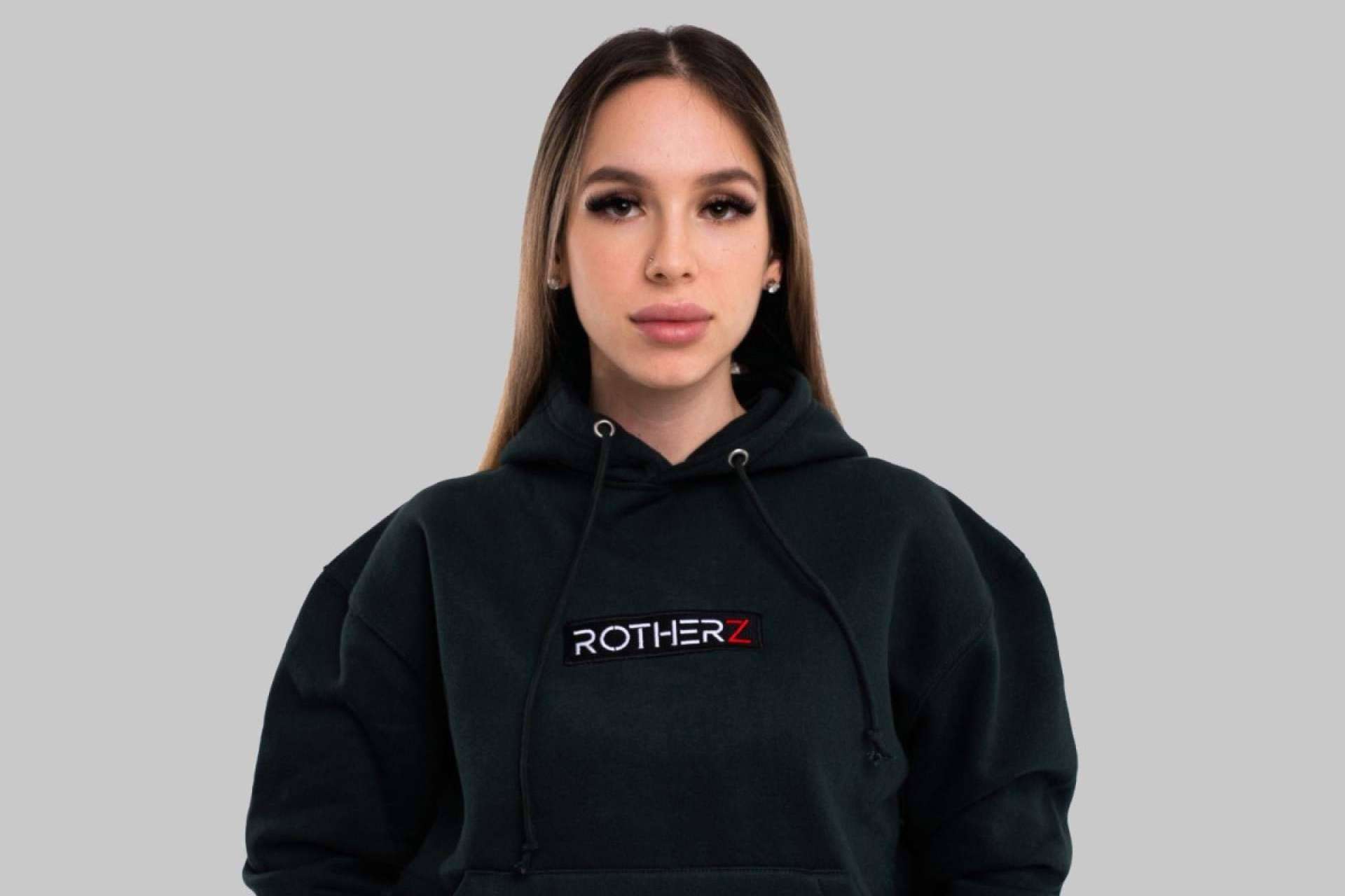 Rotherz ofrece un chándal para mujer con un estilo único y elegante
