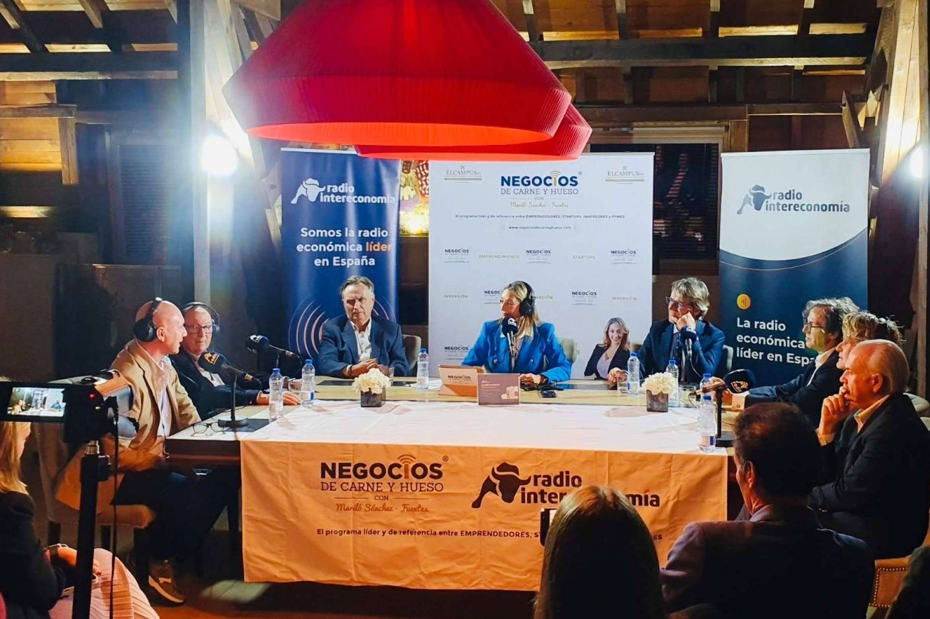 Negocios de Carne y Hueso, un programa de radio que se expande por España