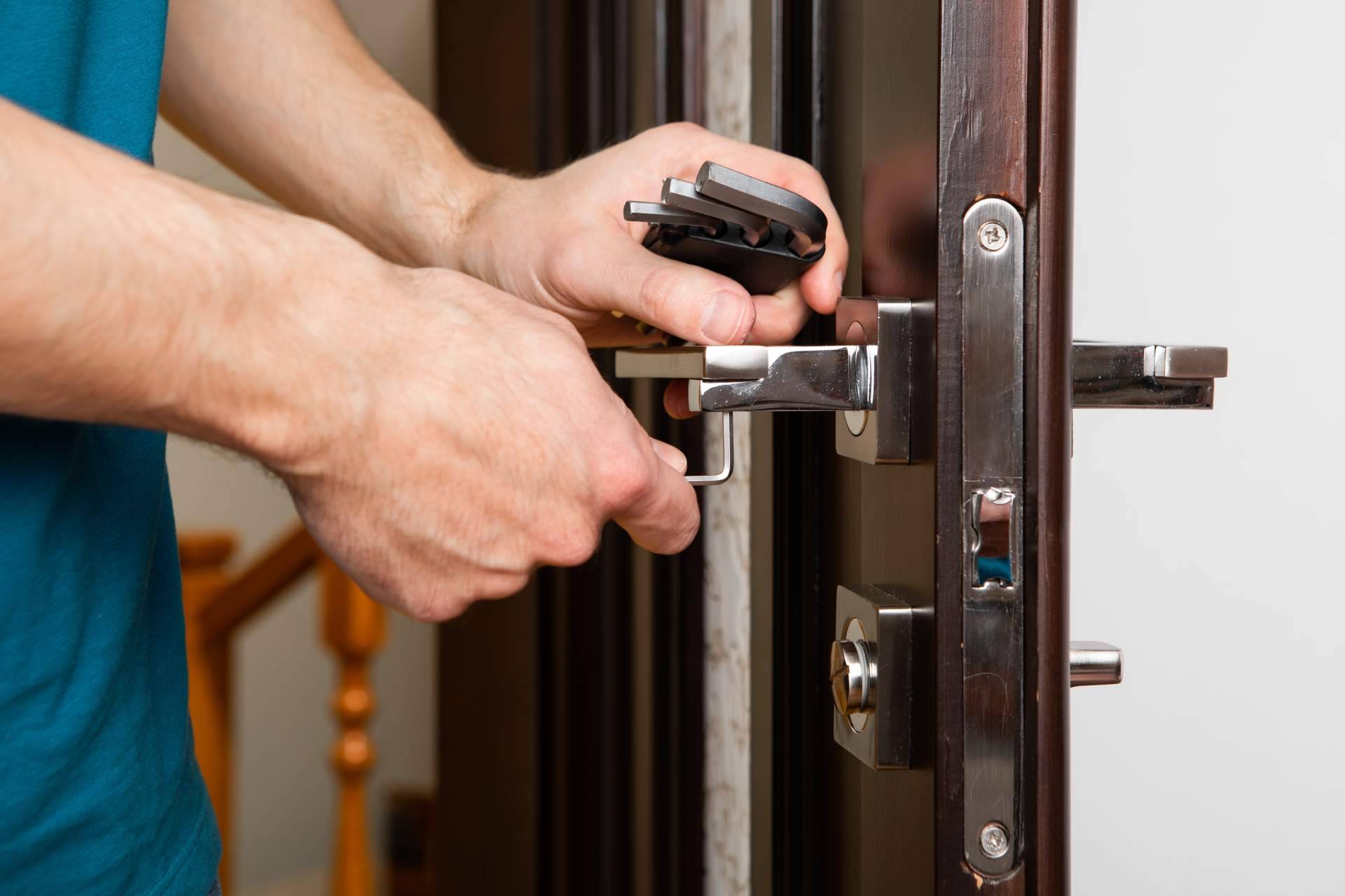 Cerrajeros Madrid 24 horas para resolver cualquier tipo de problemas en puertas o persianas, con Cerrajeross