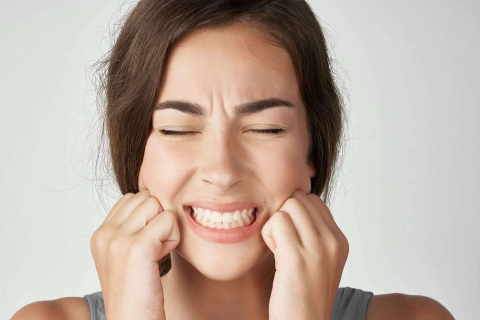 Masaje para bruxismo que reduce el dolor y mejora la movilidad de la mandíbula