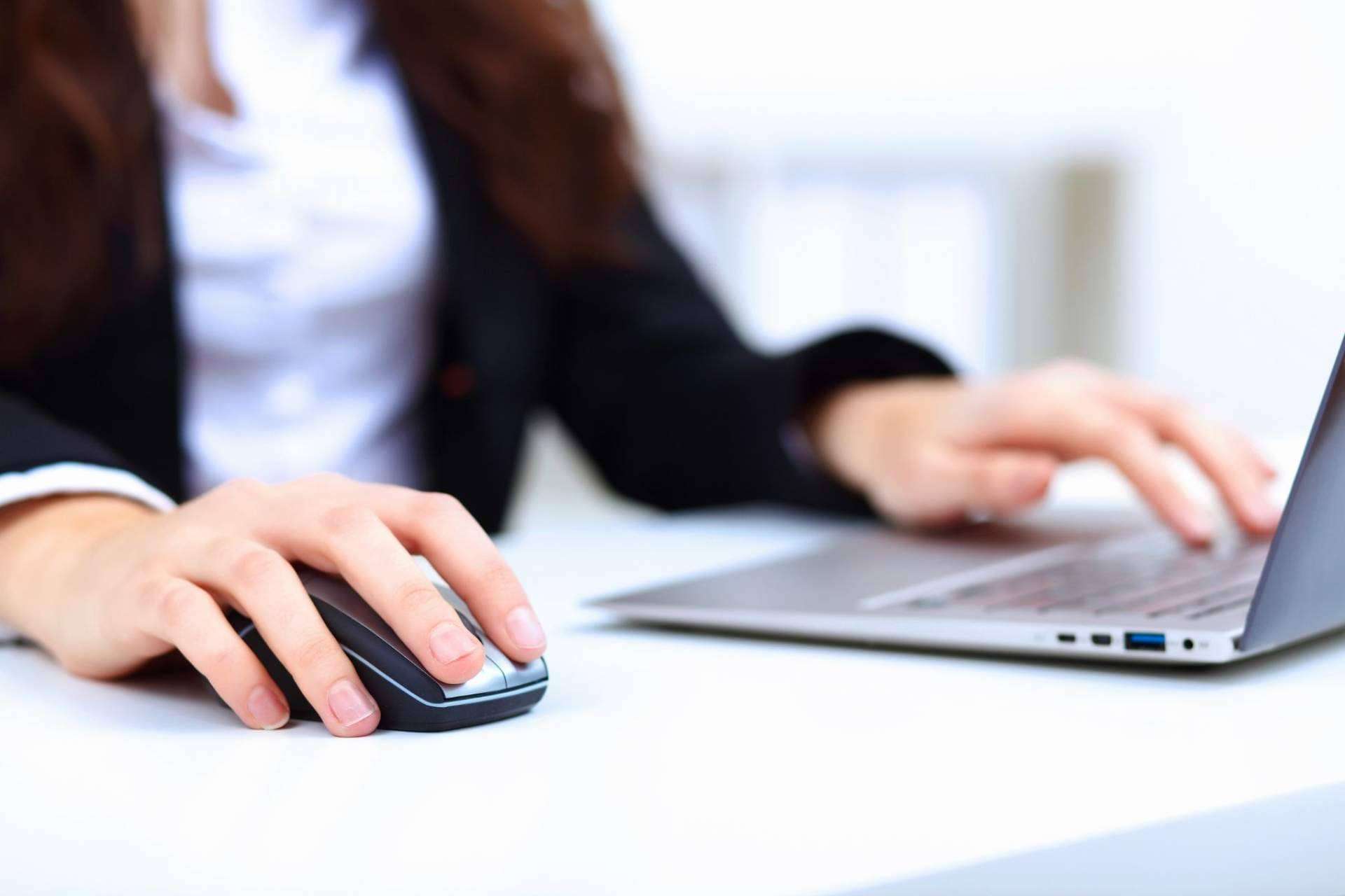 ¿Qué es y cómo puede ayudar un administrativo online?