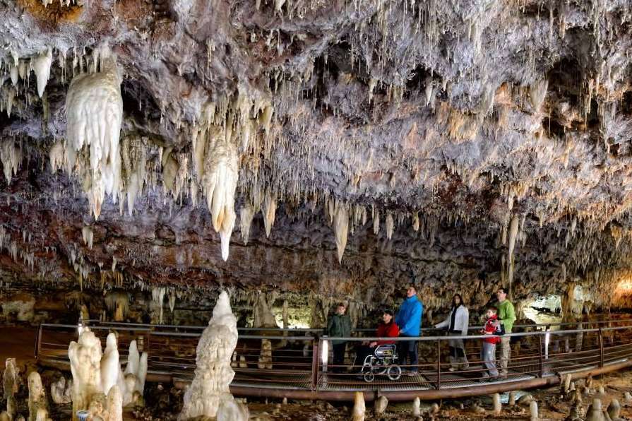 Vacaciones de verano con niños en las Cuevas y Minas Turísticas