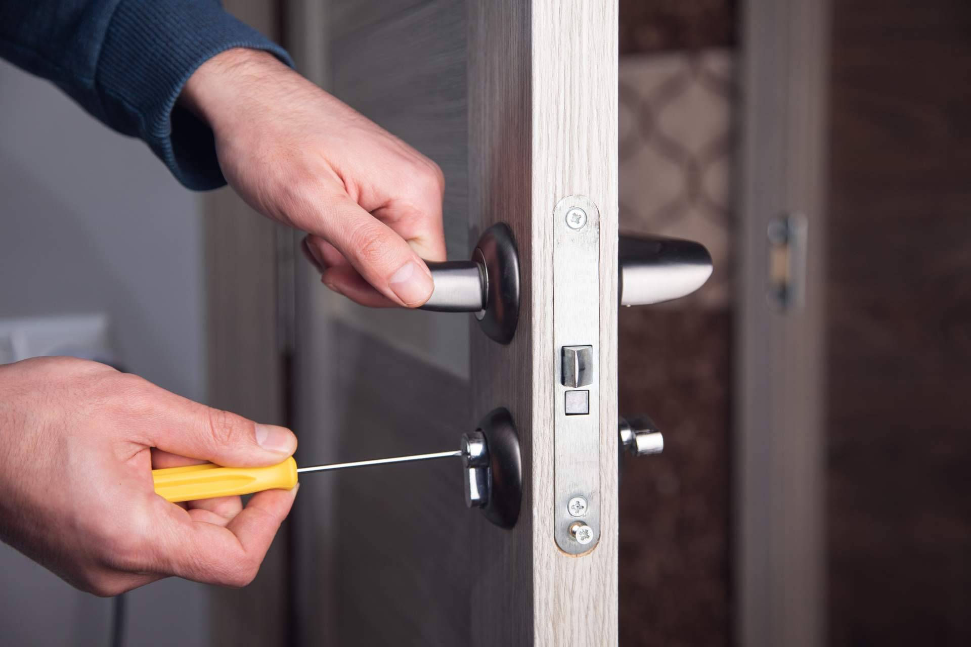 Cerrajeros Madrid y Alicante con experiencia en apertura de puertas y sistemas de seguridad