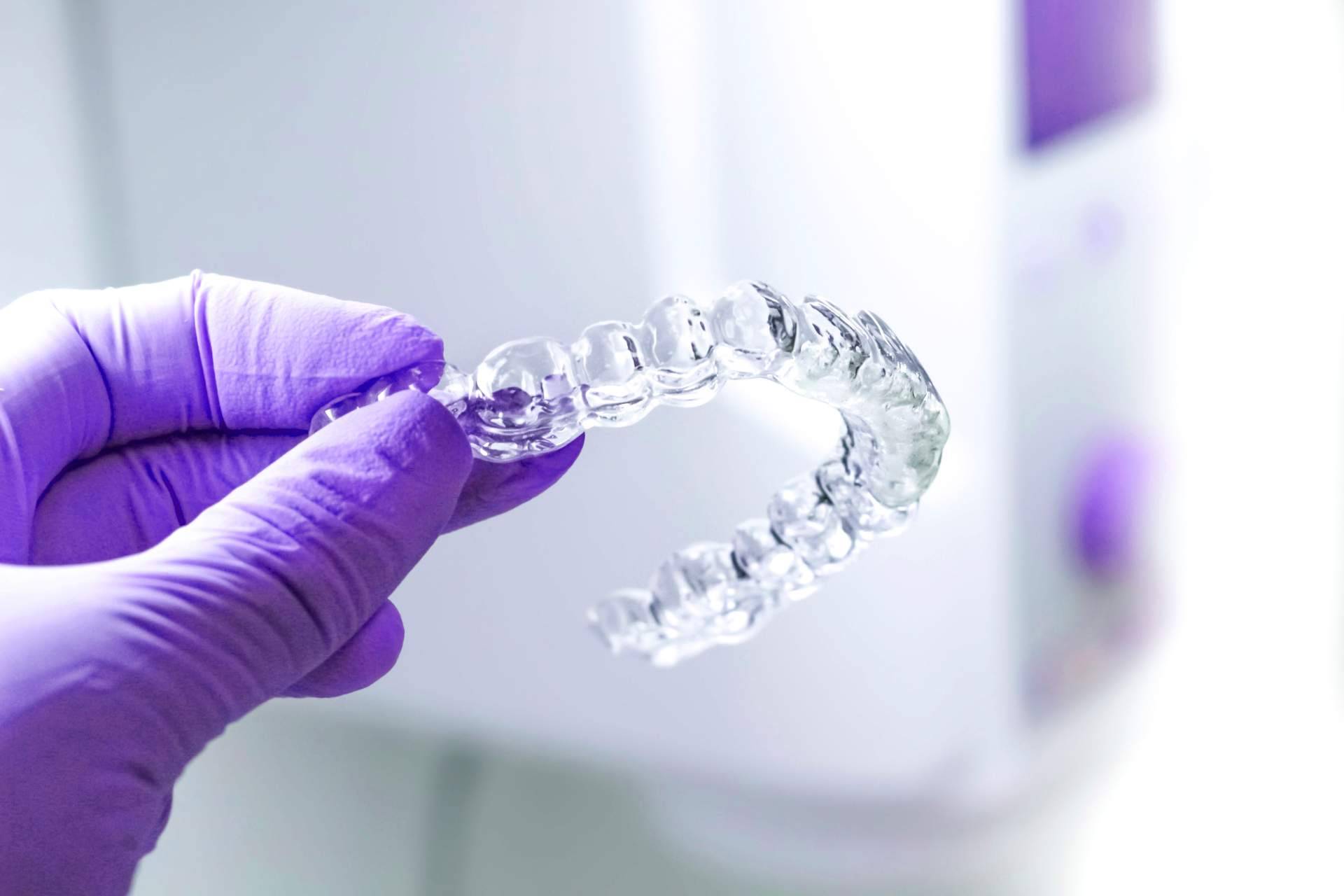 Lograr una sonrisa perfecta, con los tratamientos de ortodoncia invisible de la Clínica Dental Dra. Rocío Velasco